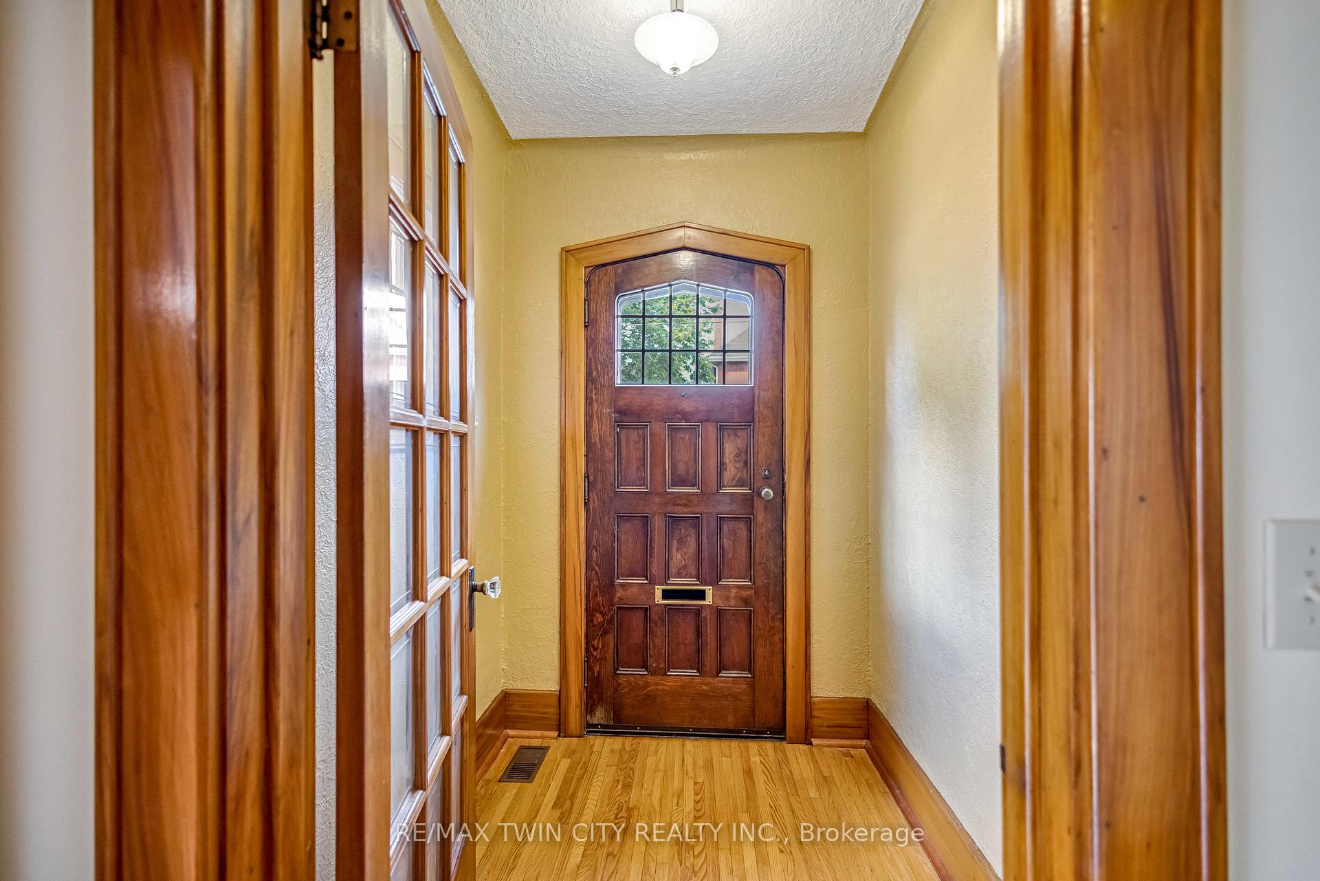 Photo 44 of 25 Broadway Street E, Brant, Paris — HOMEH
