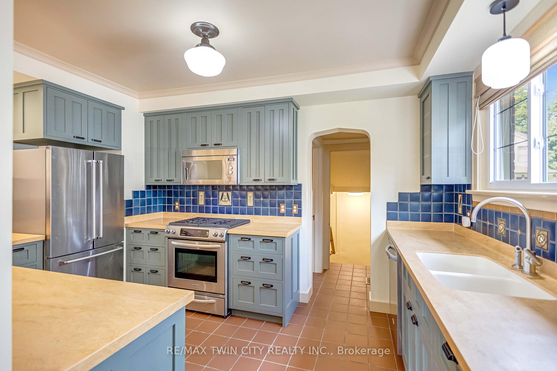 Photo 13 of 25 Broadway Street E, Brant, Paris — HOMEH