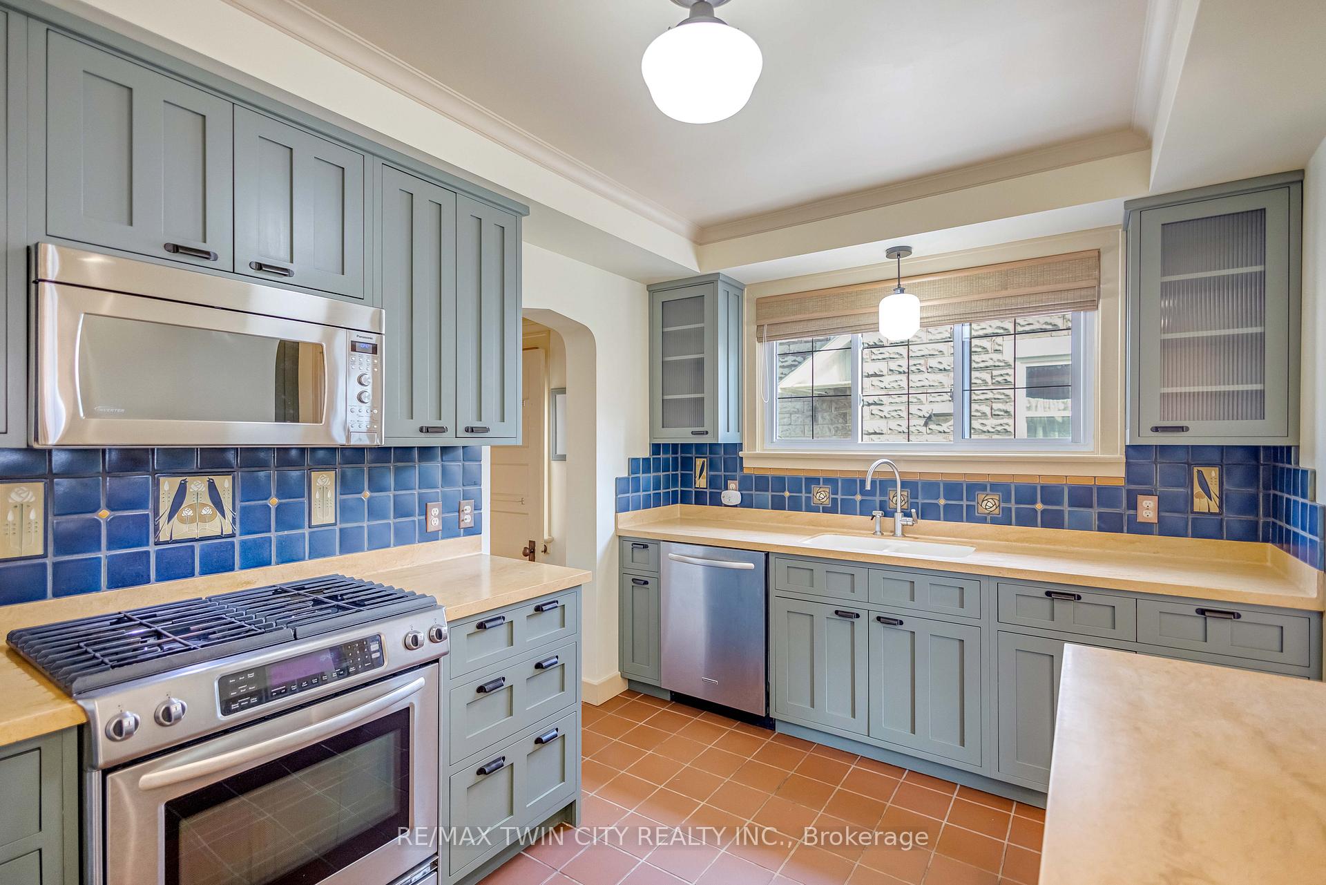 Photo 27 of 25 Broadway Street E, Brant, Paris — HOMEH