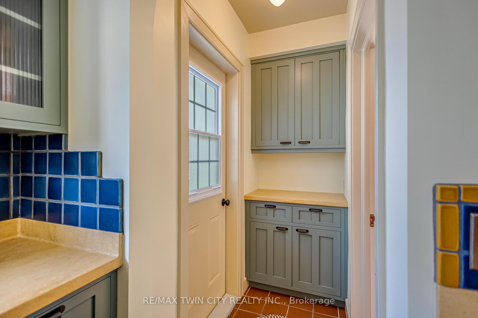 Photo 7 of 25 Broadway Street E, Brant, Paris — HOMEH