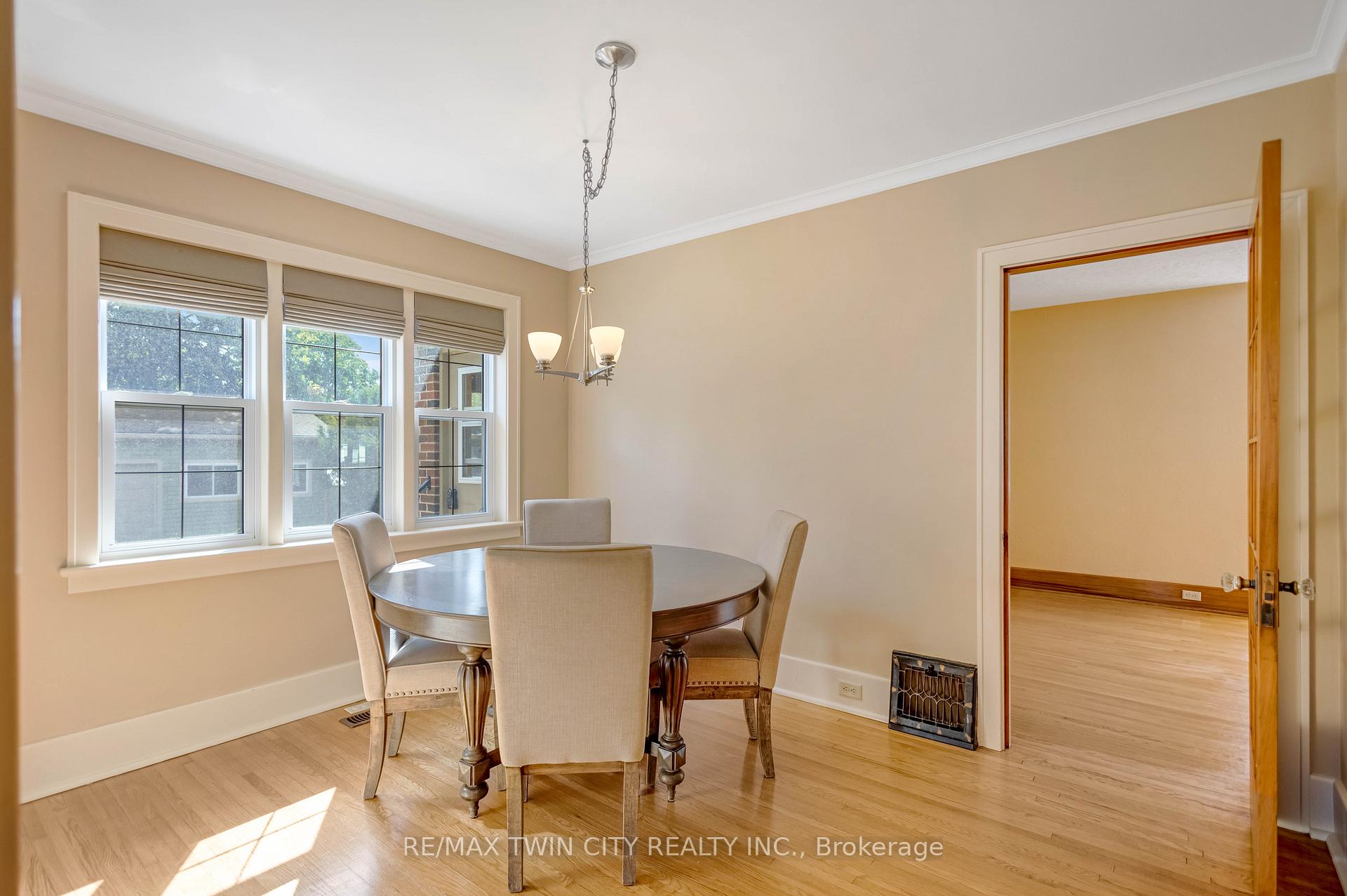 Photo 39 of 25 Broadway Street E, Brant, Paris — HOMEH