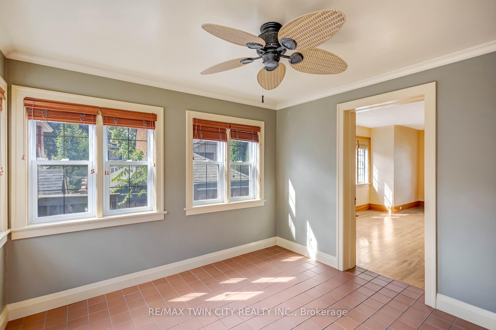 Photo 46 of 25 Broadway Street E, Brant, Paris — HOMEH