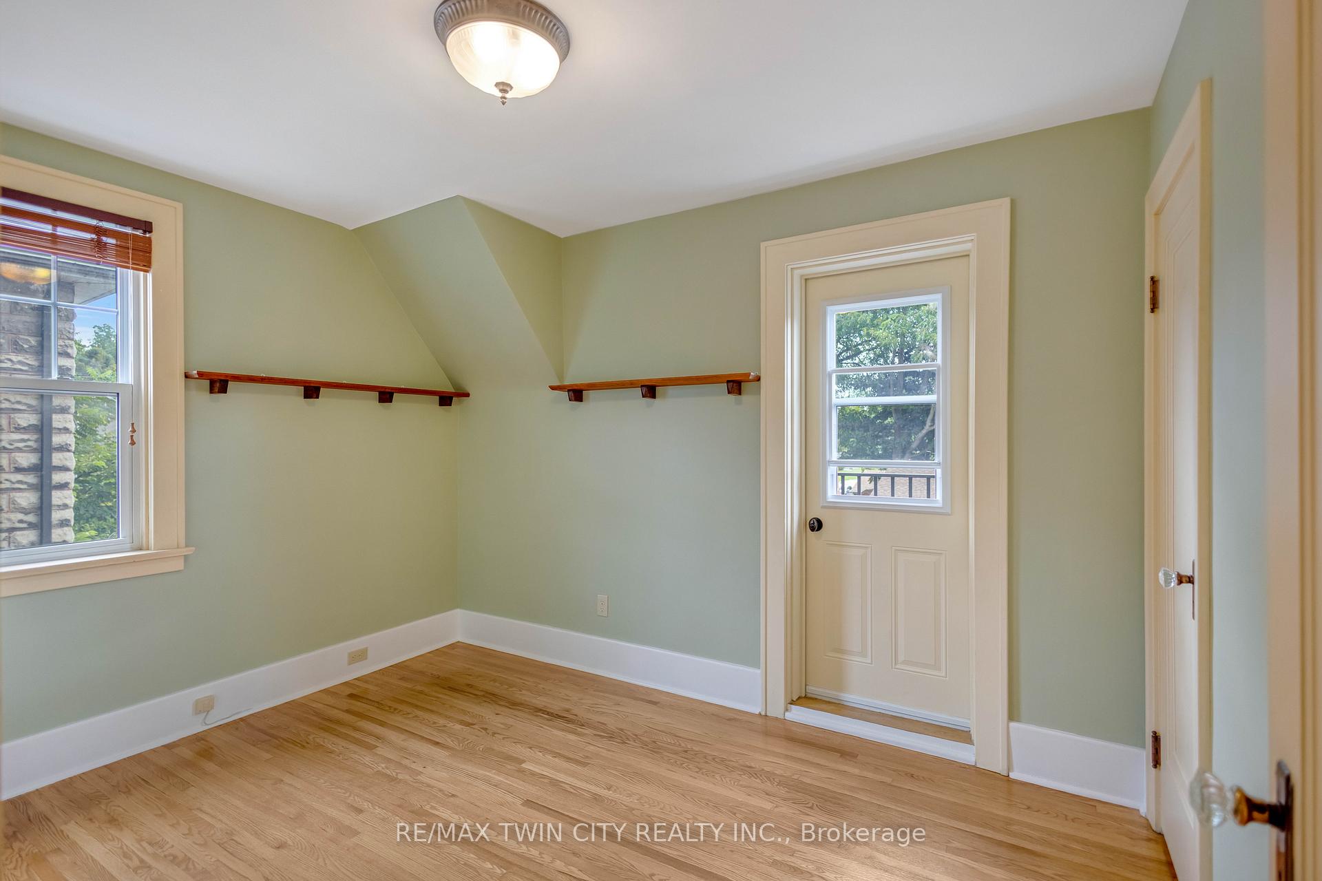 Photo 11 of 25 Broadway Street E, Brant, Paris — HOMEH