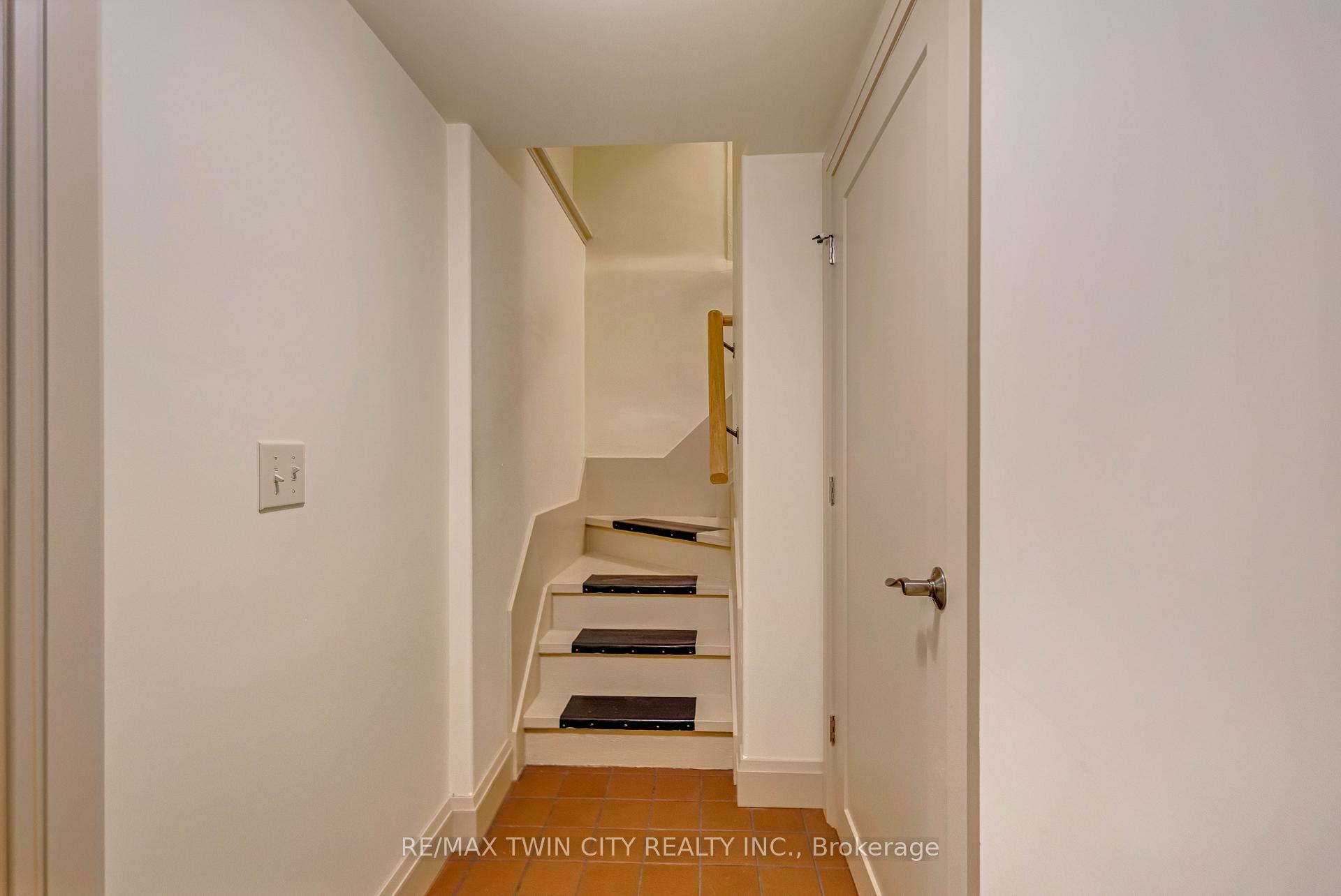 Photo 8 of 25 Broadway Street E, Brant, Paris — HOMEH