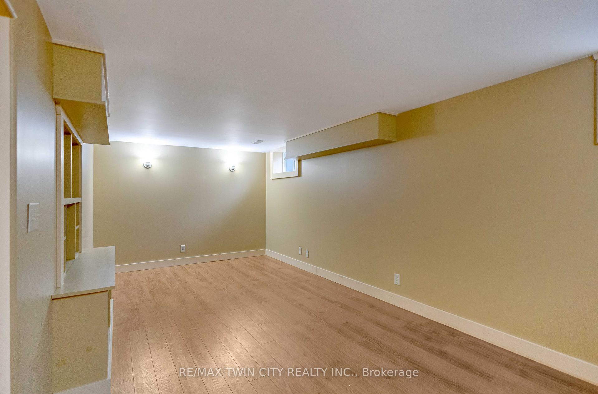 Photo 19 of 25 Broadway Street E, Brant, Paris — HOMEH