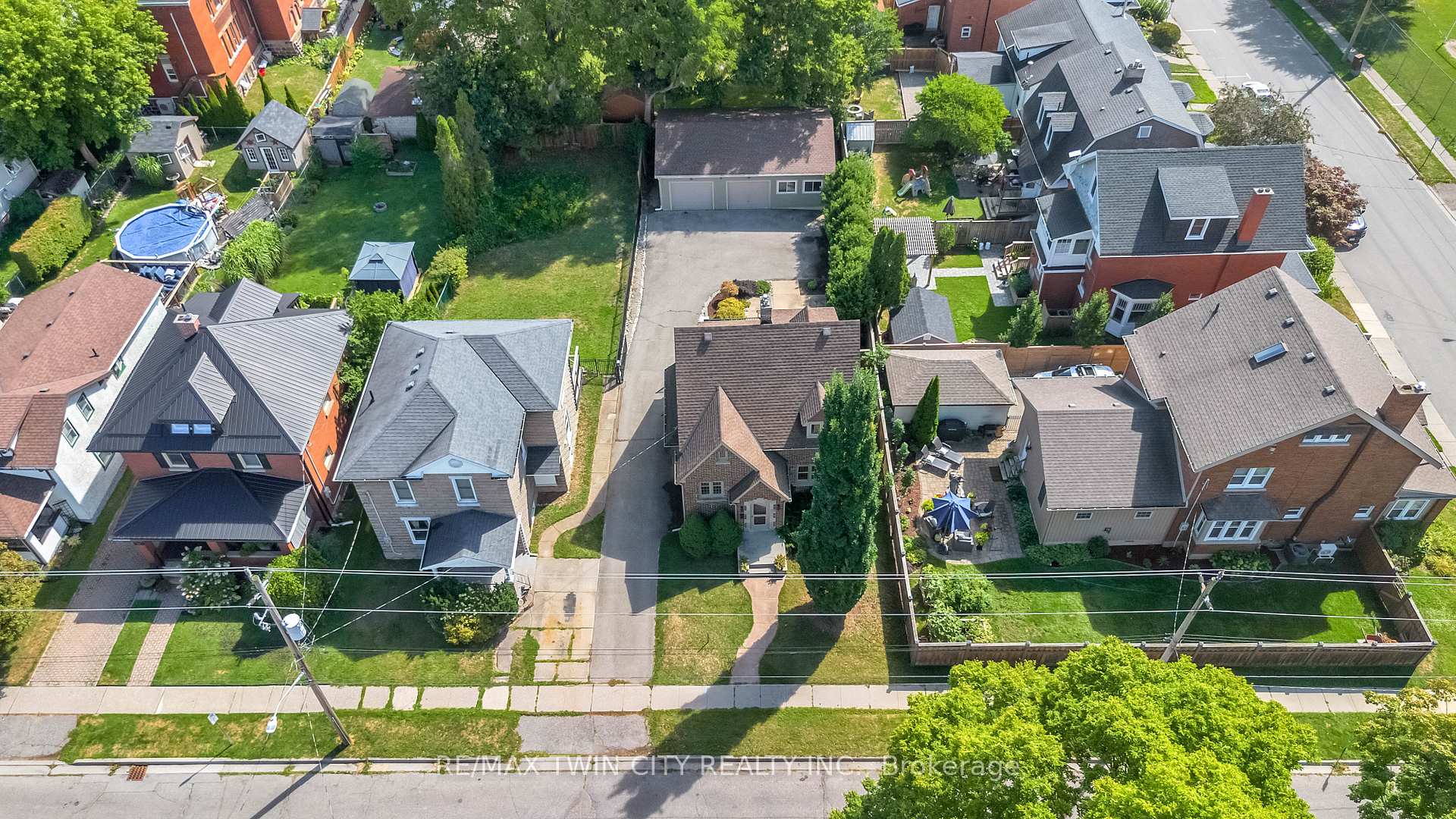 Photo 41 of 25 Broadway Street E, Brant, Paris — HOMEH