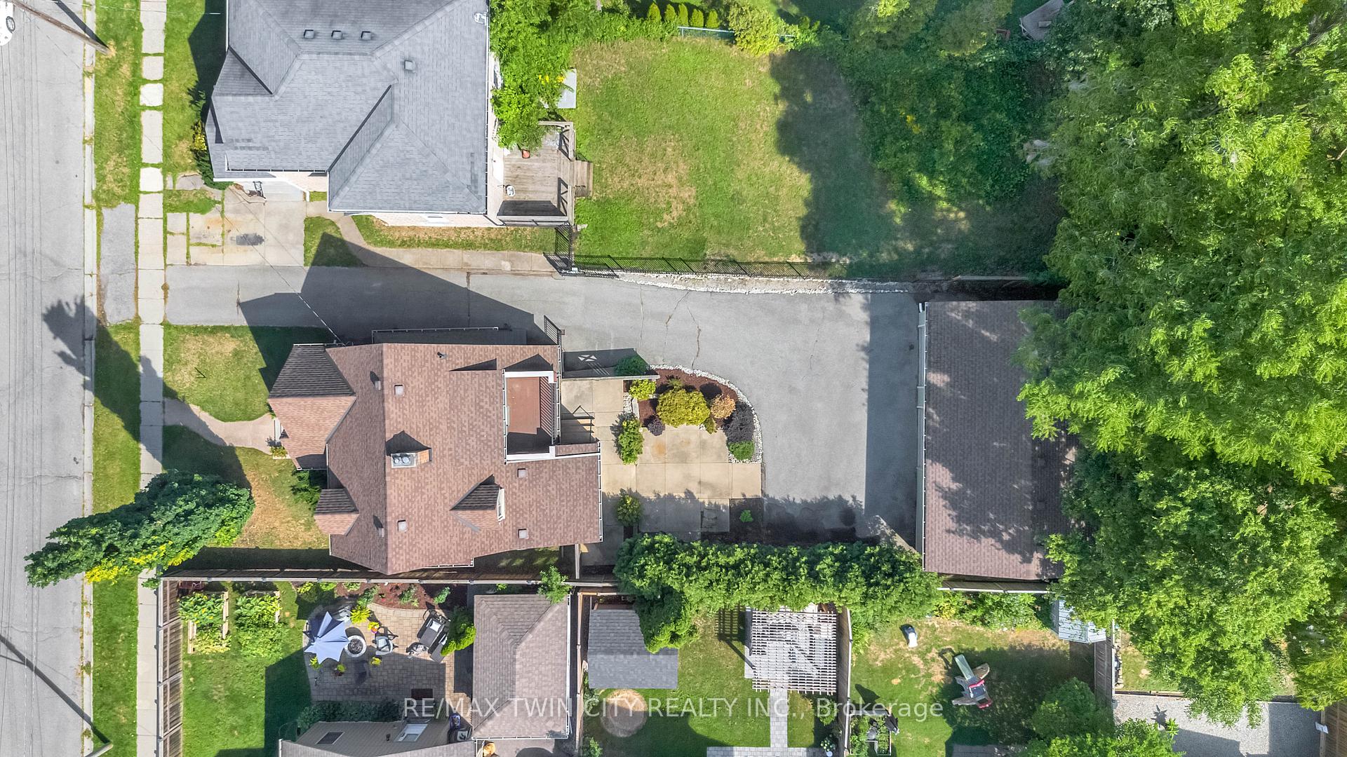 Photo 51 of 25 Broadway Street E, Brant, Paris — HOMEH