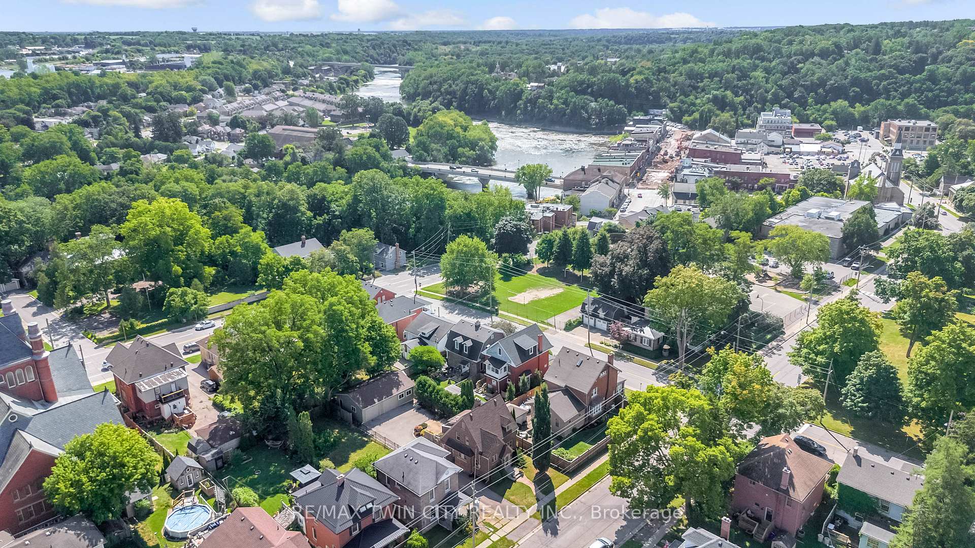 Photo 30 of 25 Broadway Street E, Brant, Paris — HOMEH
