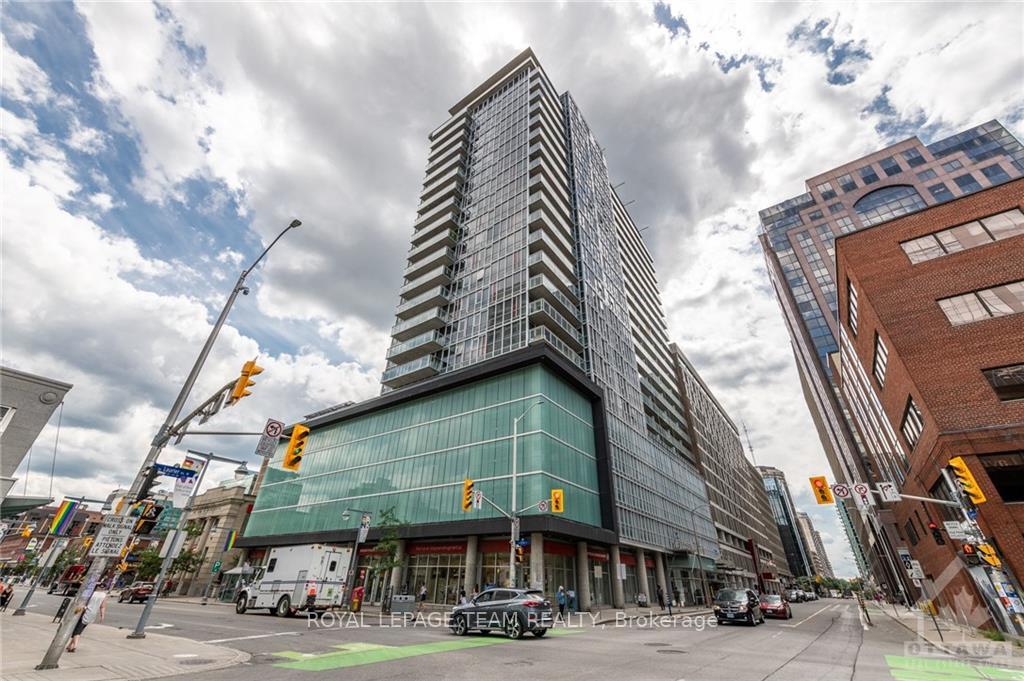 Front of Unit 1604, 324 Laurier Avenue