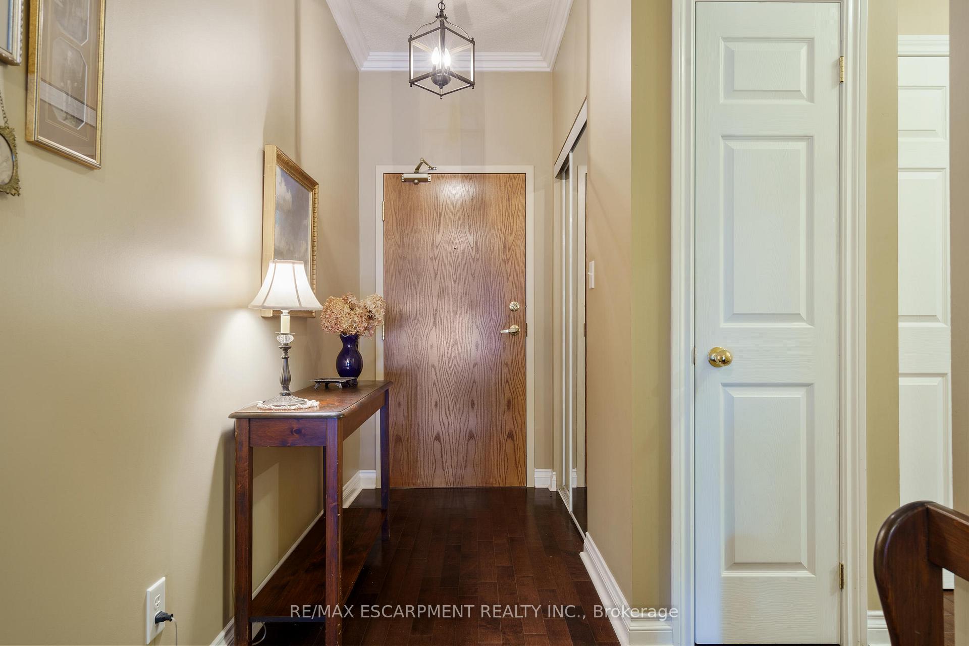 Photo 4 of Unit 405, 4000 Creekside Drive, Hamilton, Dundas — HOMEH