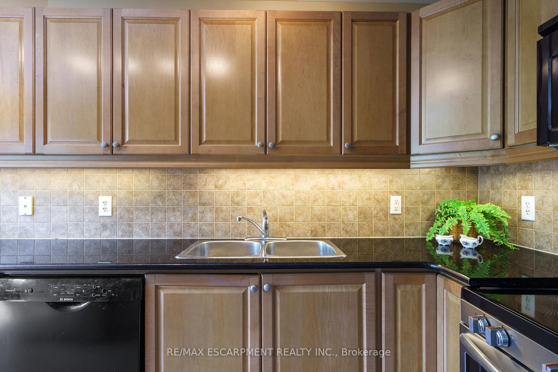 Photo 10 of Unit 405, 4000 Creekside Drive, Hamilton, Dundas — HOMEH