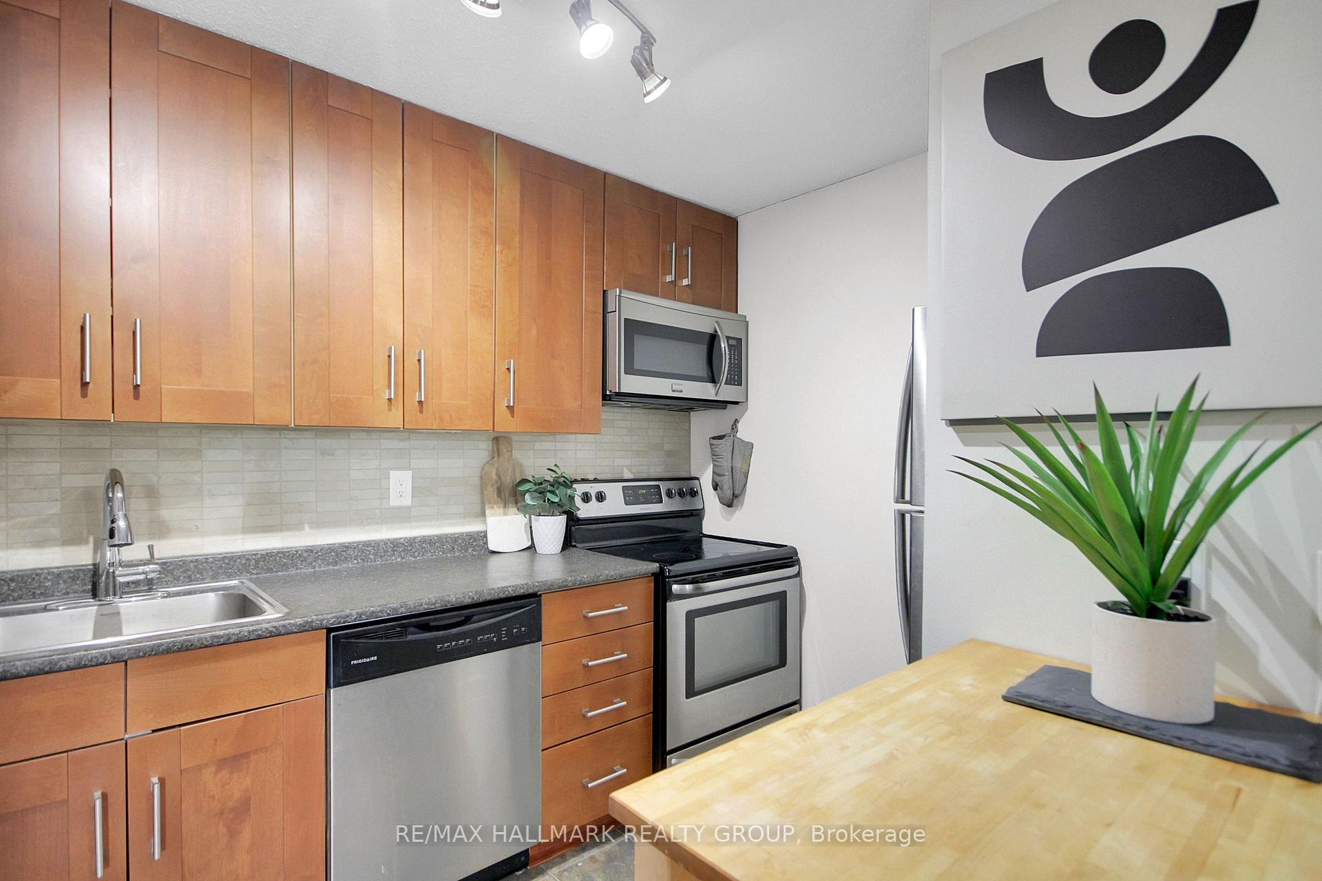 Photo 19 of Unit 210, 1505 Baseline Road, Ottawa, Copeland Park — HOMEH