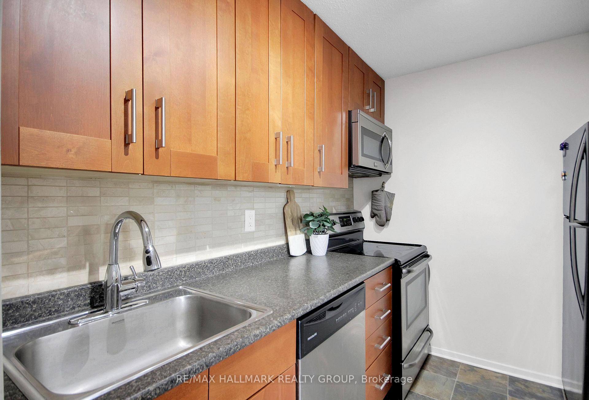 Photo 4 of Unit 210, 1505 Baseline Road, Ottawa, Copeland Park — HOMEH