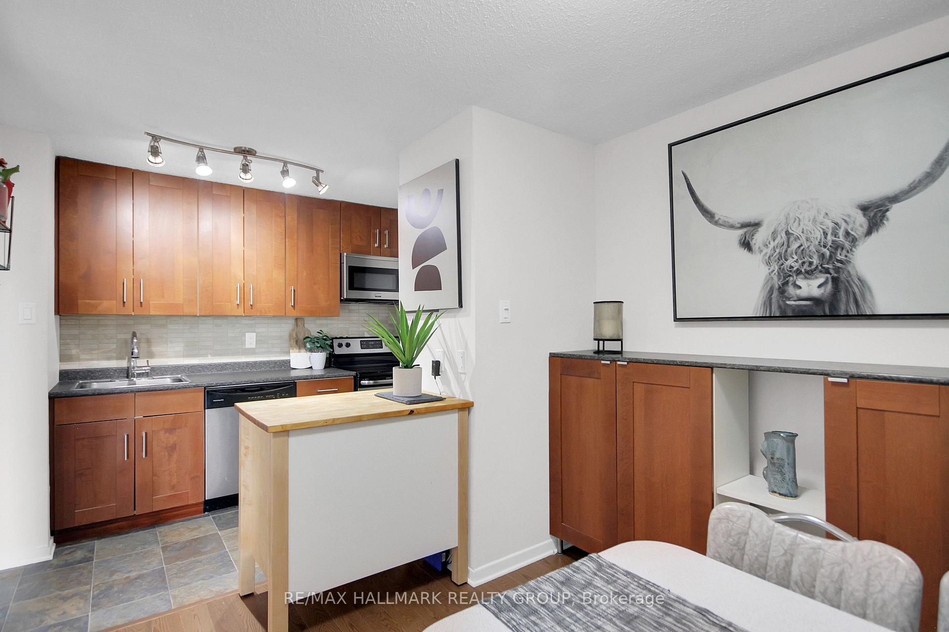 Photo 5 of Unit 210, 1505 Baseline Road, Ottawa, Copeland Park — HOMEH