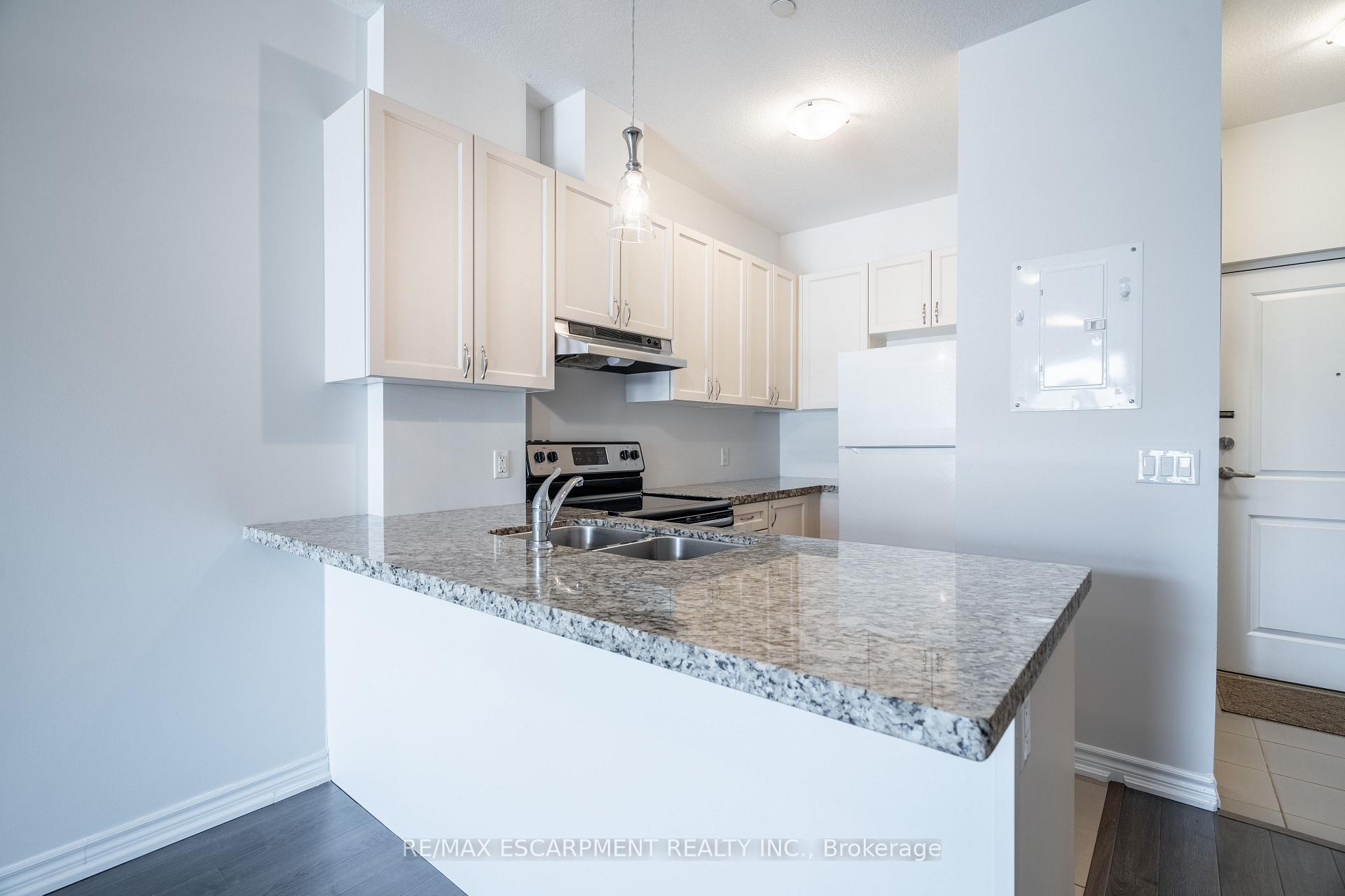 Photo 13 of Unit 204, 95 Wilson Street W, Hamilton, Ancaster — HOMEH