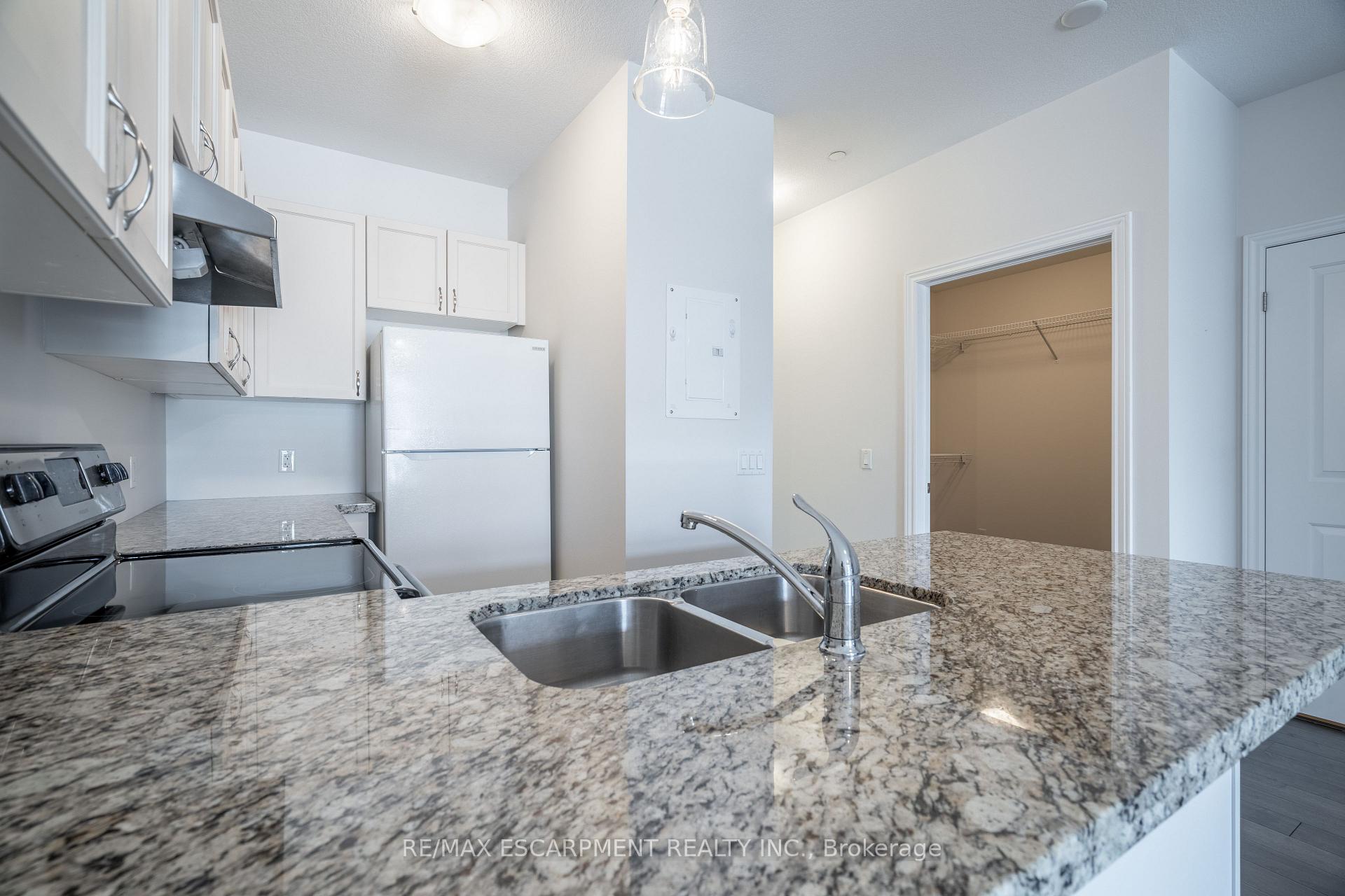 Photo 4 of Unit 204, 95 Wilson Street W, Hamilton, Ancaster — HOMEH