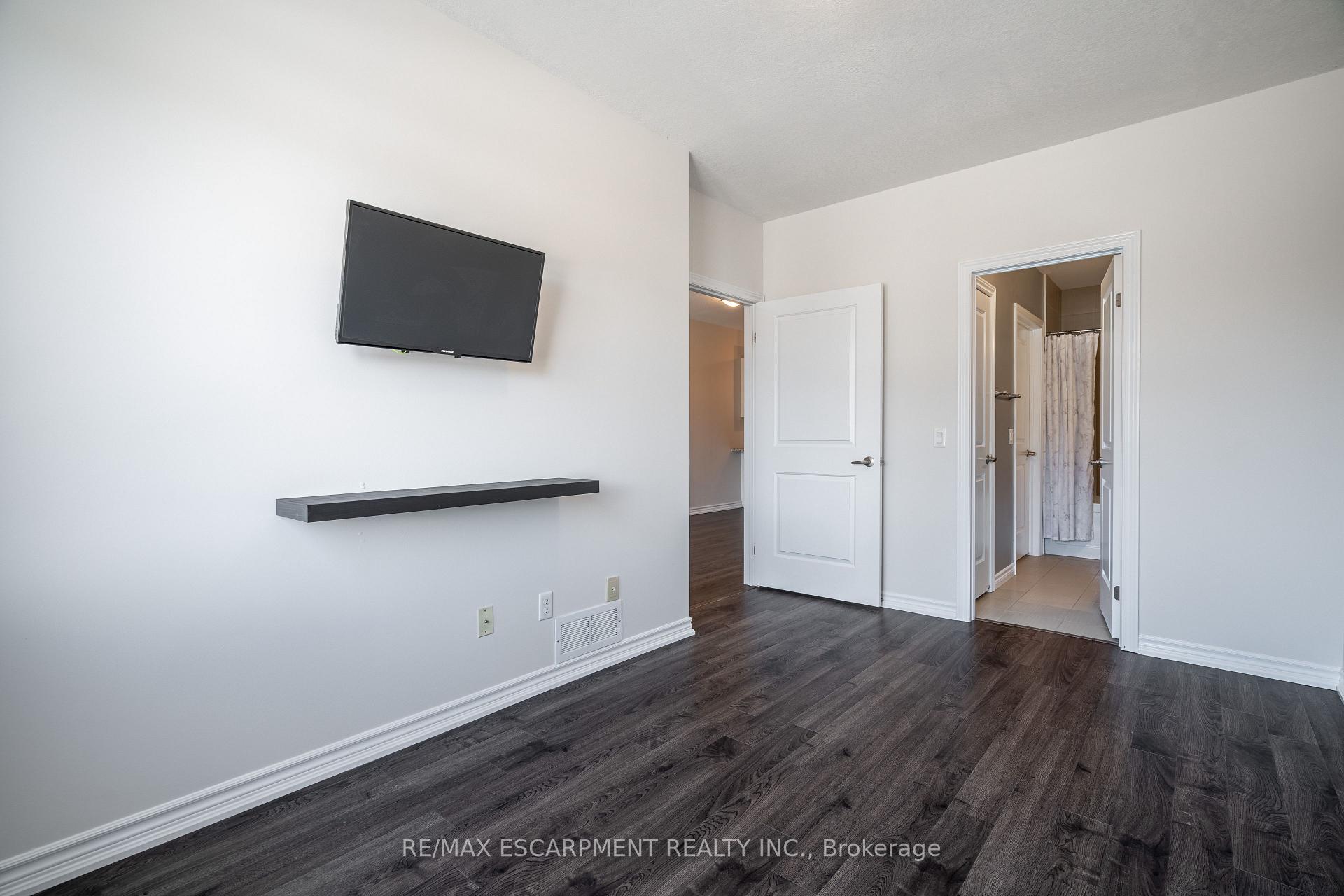 Photo 8 of Unit 204, 95 Wilson Street W, Hamilton, Ancaster — HOMEH