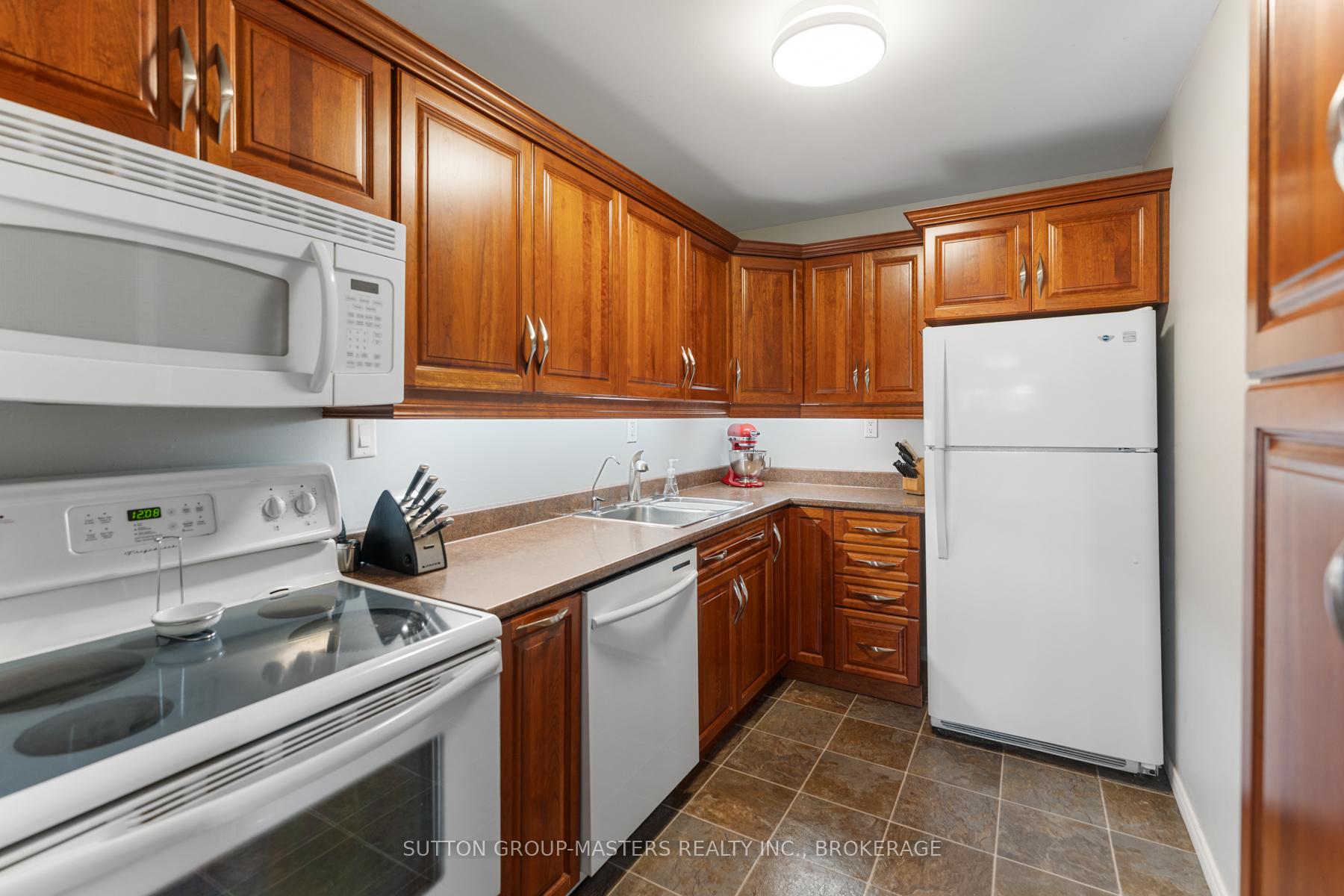 Photo 10 of Unit 65, 846 Datzell Lane, Kingston, South of Taylor-Kidd Blvd — HOMEH