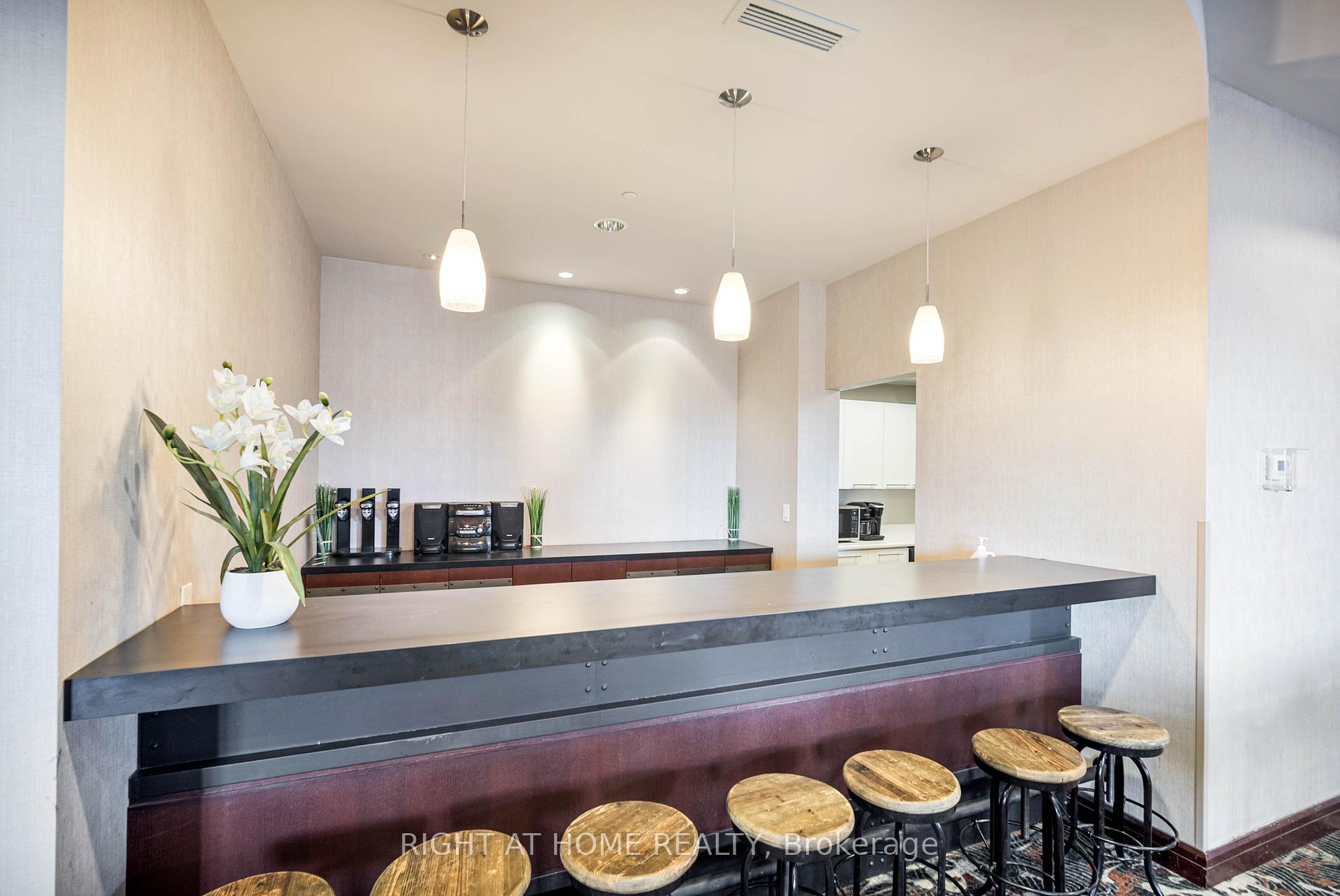 Photo 6 of Unit 911, 555 Anand Private, Ottawa, Riverside Park South — HOMEH