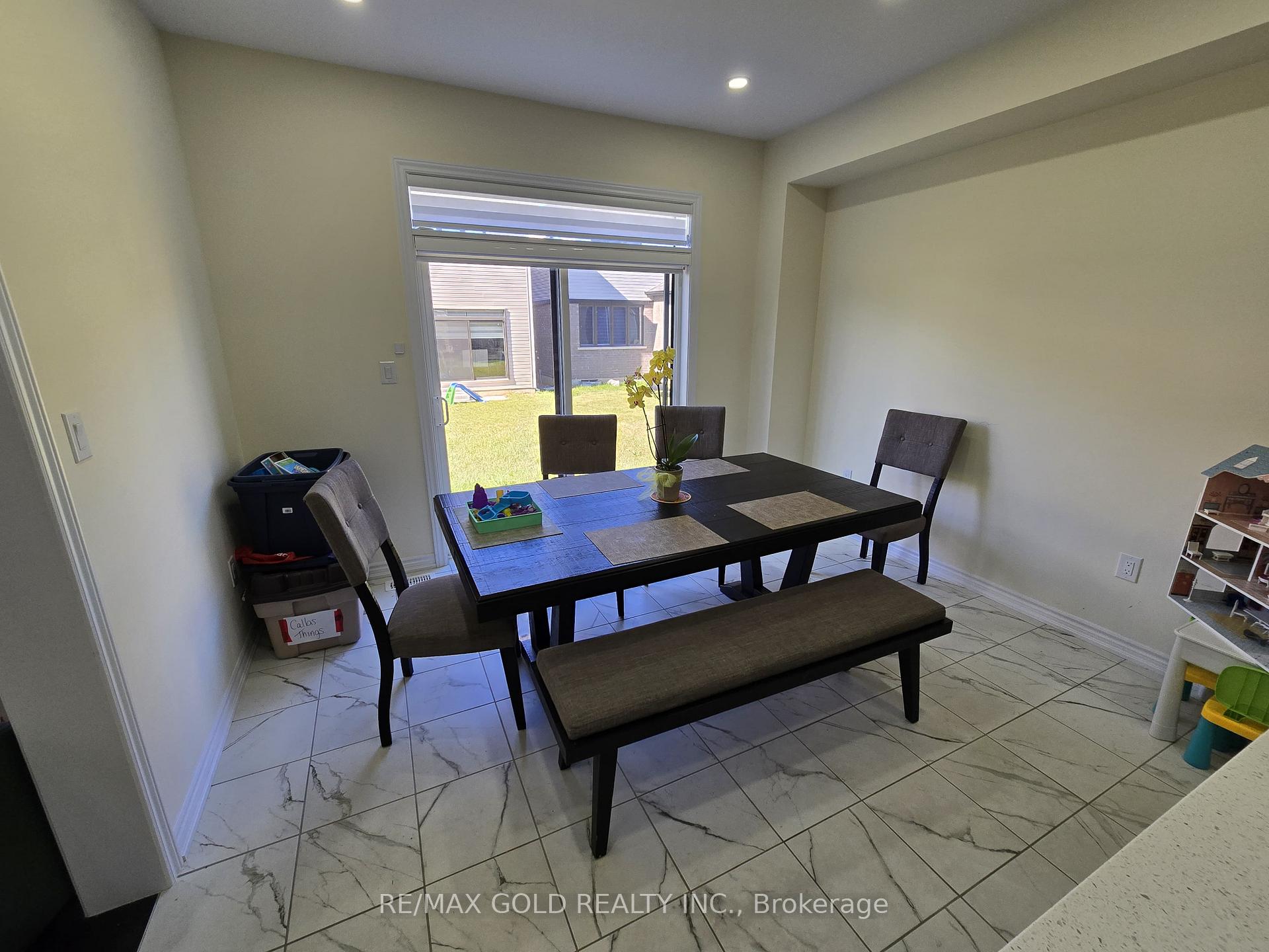 Photo 10 of 130 Whithorn Crescent, Haldimand — HOMEH