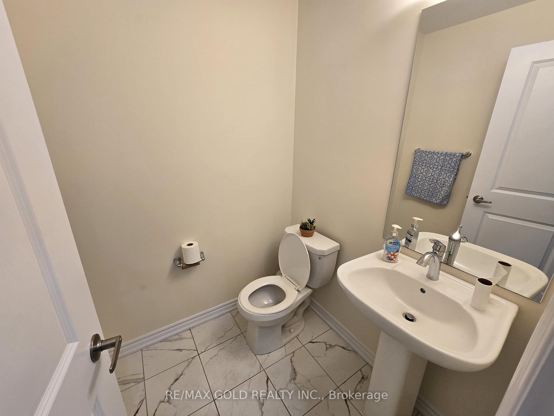 Photo 13 of 130 Whithorn Crescent, Haldimand — HOMEH