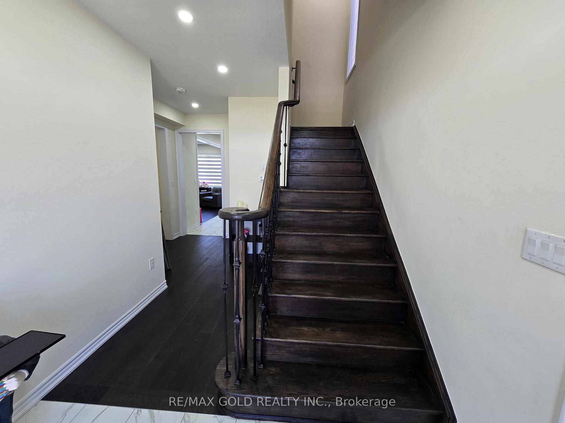 Photo 16 of 130 Whithorn Crescent, Haldimand — HOMEH