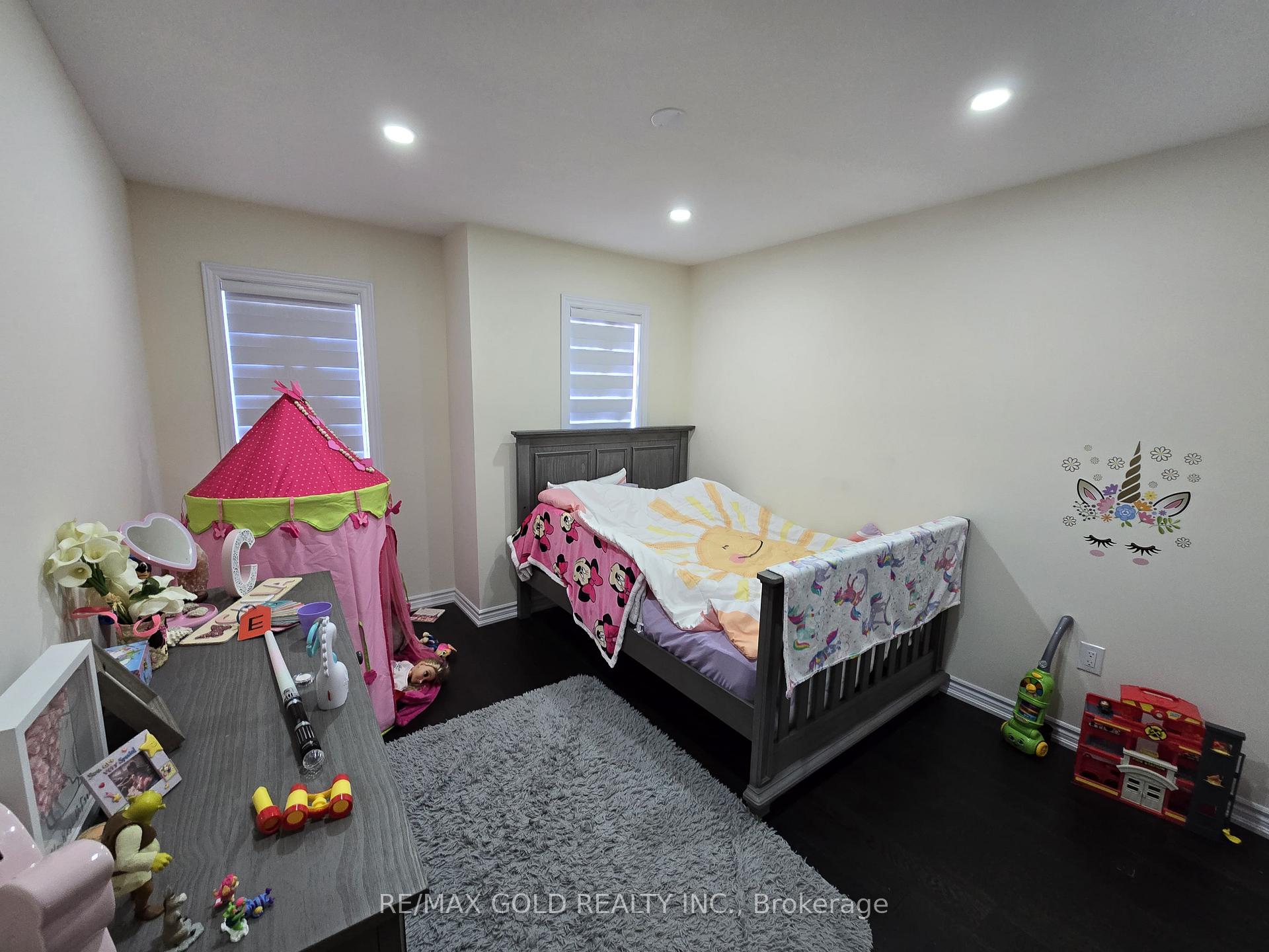 Photo 15 of 130 Whithorn Crescent, Haldimand — HOMEH