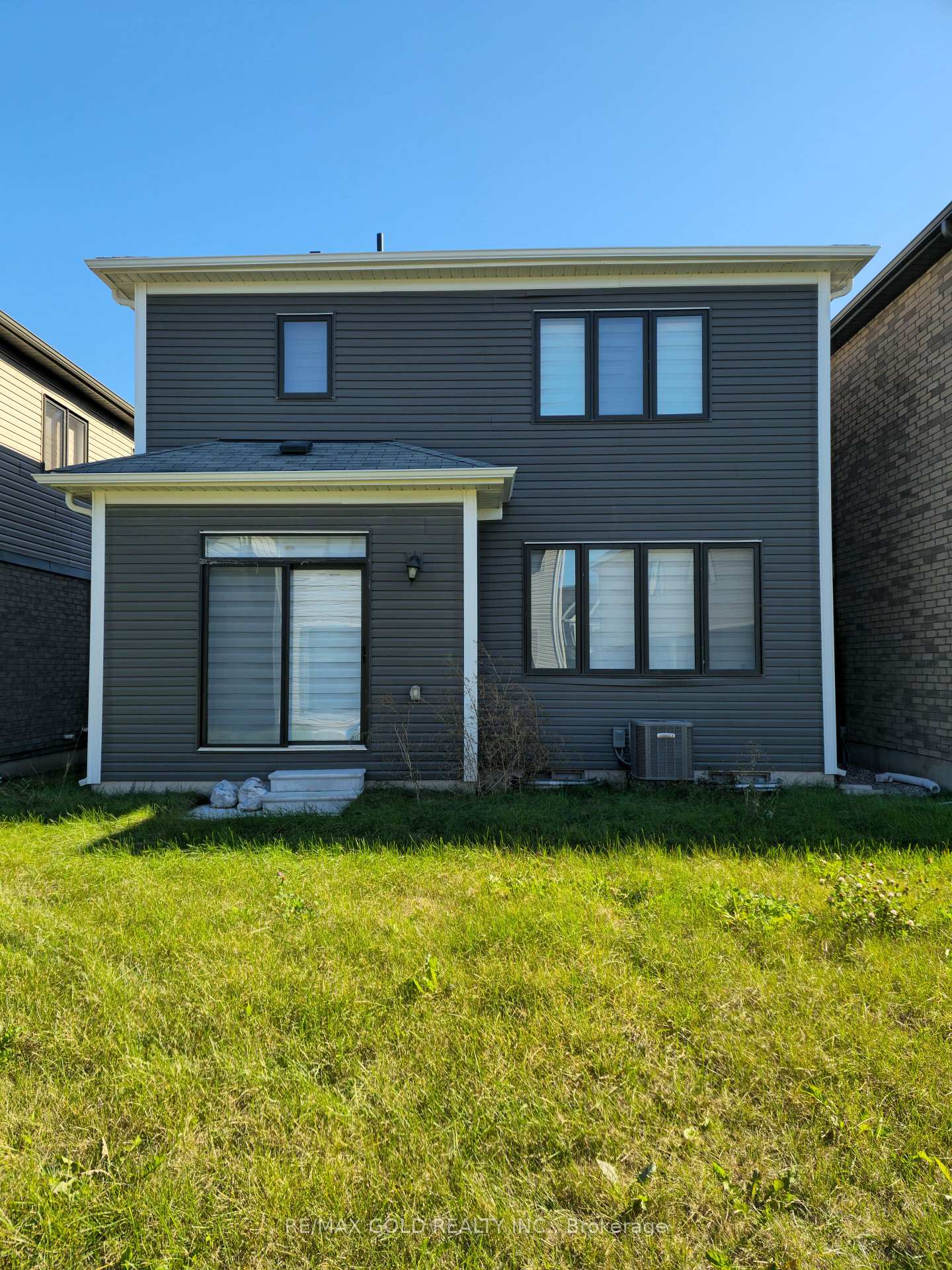 Photo 24 of 130 Whithorn Crescent, Haldimand — HOMEH