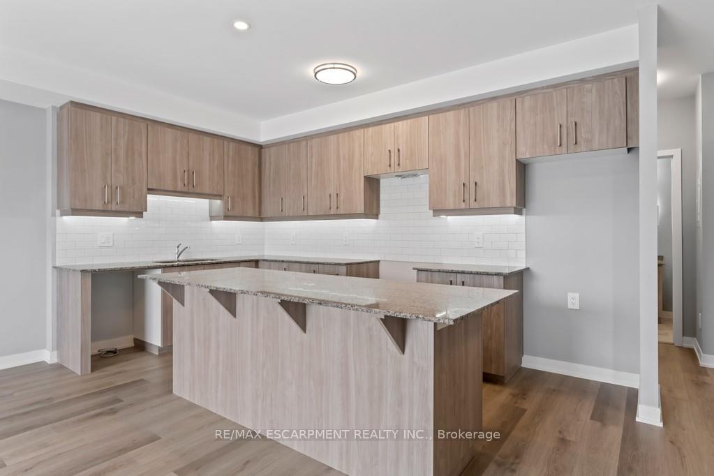Photo 3 of Unit 506, 5002 King Street, Lincoln, Beamsville — HOMEH
