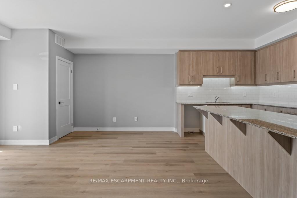 Photo 10 of Unit 506, 5002 King Street, Lincoln, Beamsville — HOMEH