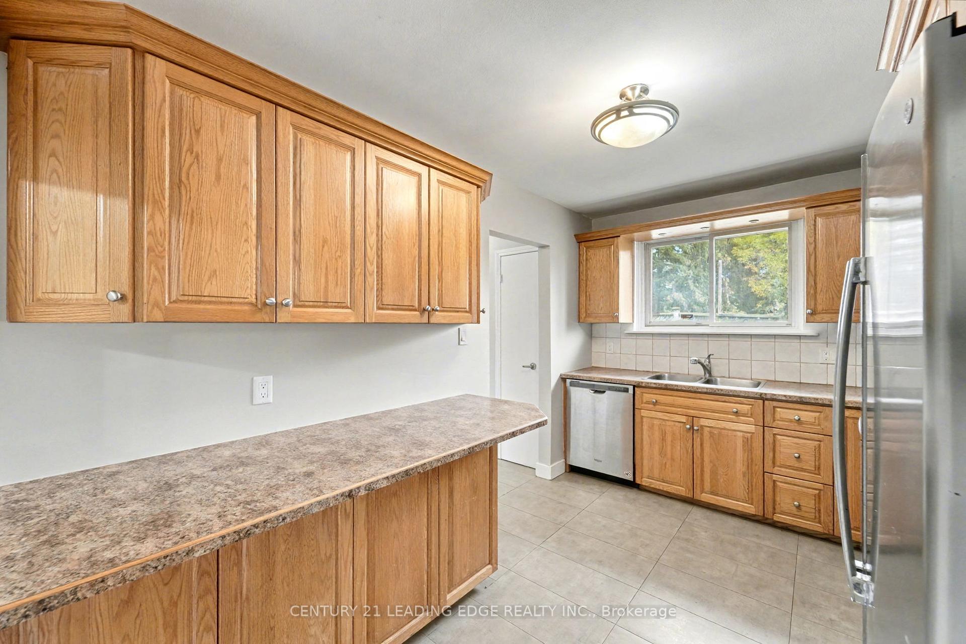 Photo 3 of 171 Phillip Murray Avenue, Oshawa, Lakeview — HOMEH