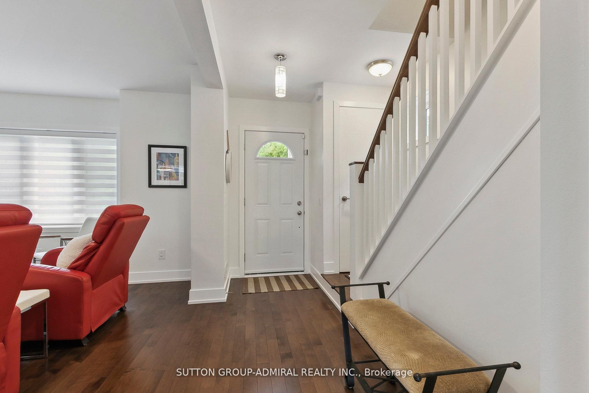 Photo 3 of 34 Elvina Gardens, Toronto, Mount Pleasant East — HOMEH