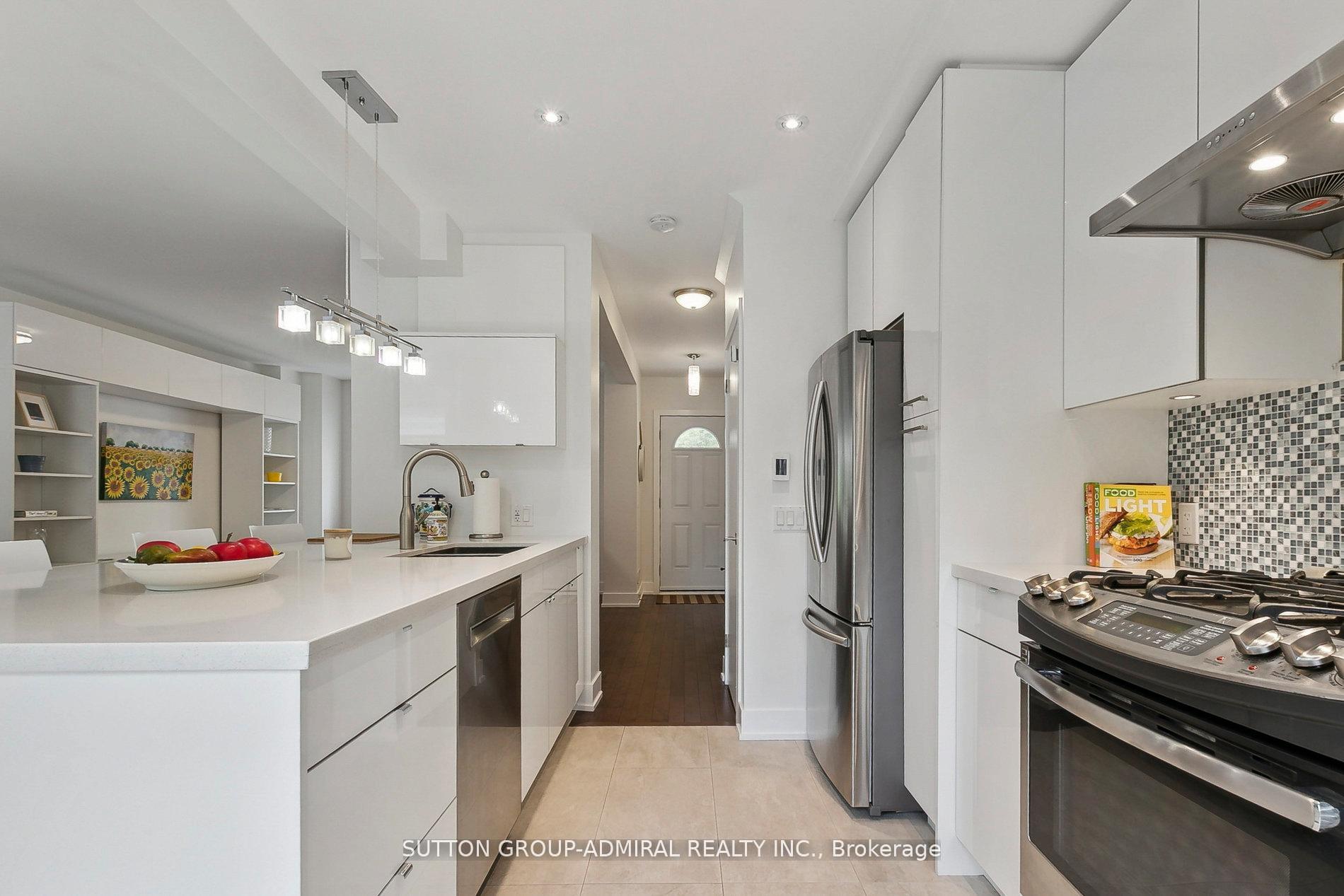 Photo 21 of 34 Elvina Gardens, Toronto, Mount Pleasant East — HOMEH