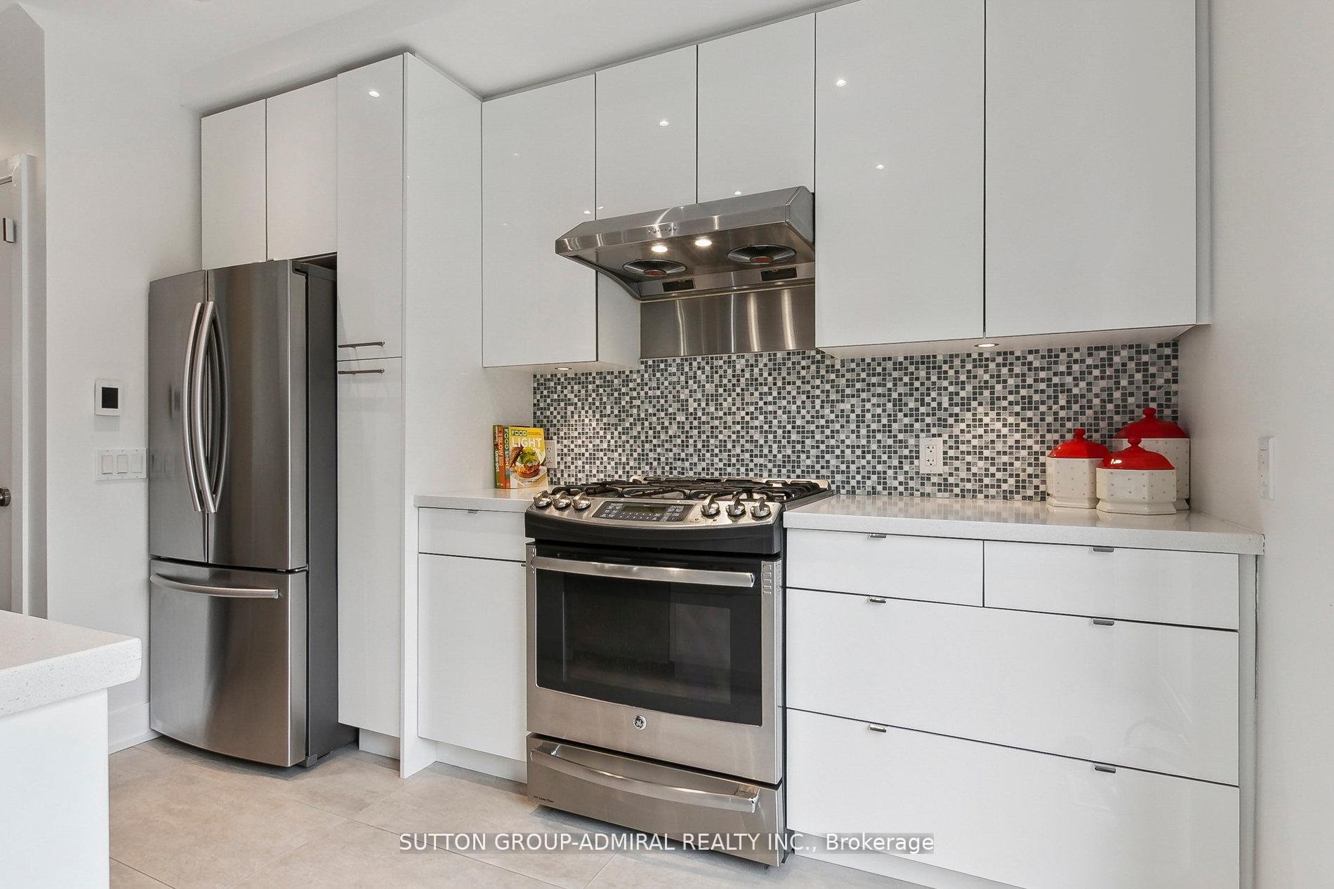 Photo 14 of 34 Elvina Gardens, Toronto, Mount Pleasant East — HOMEH