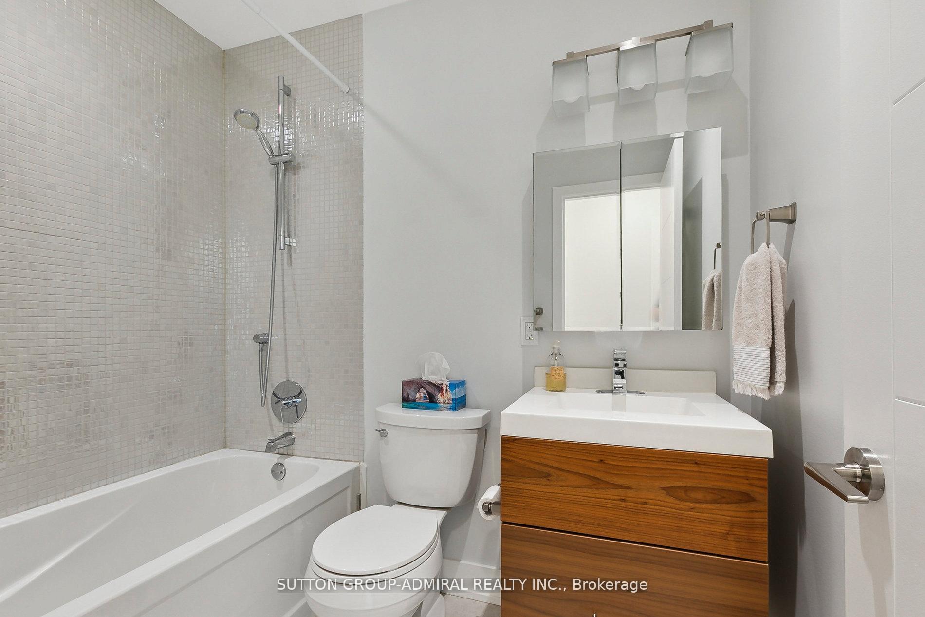 Photo 22 of 34 Elvina Gardens, Toronto, Mount Pleasant East — HOMEH
