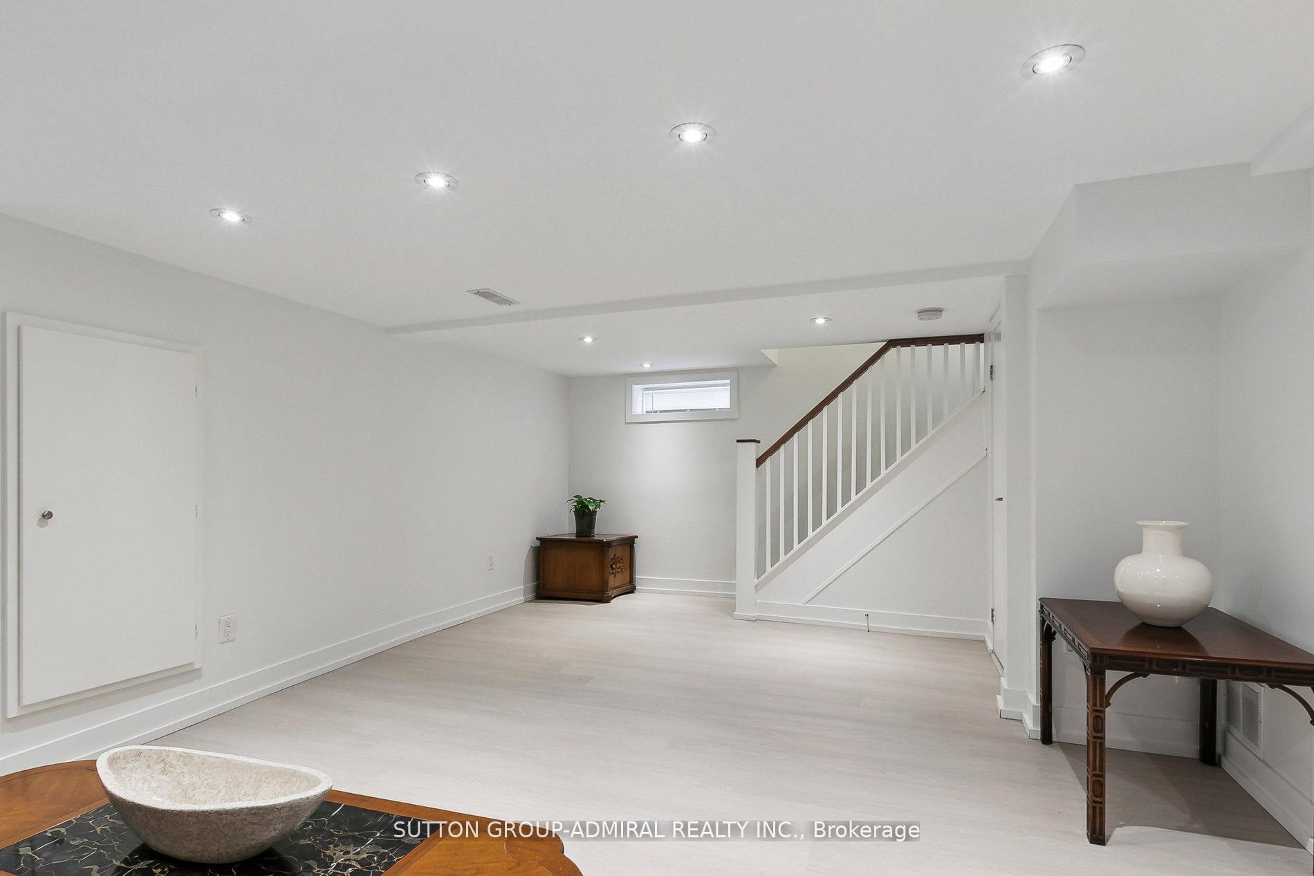 Photo 11 of 34 Elvina Gardens, Toronto, Mount Pleasant East — HOMEH