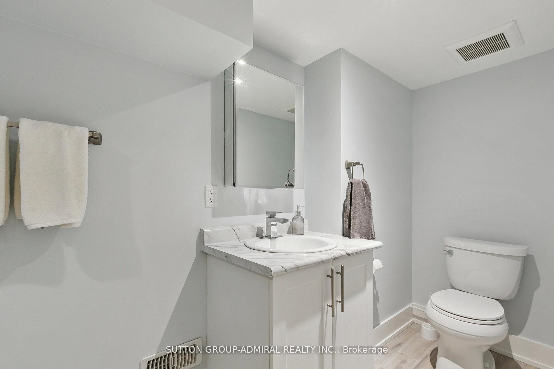 Photo 18 of 34 Elvina Gardens, Toronto, Mount Pleasant East — HOMEH