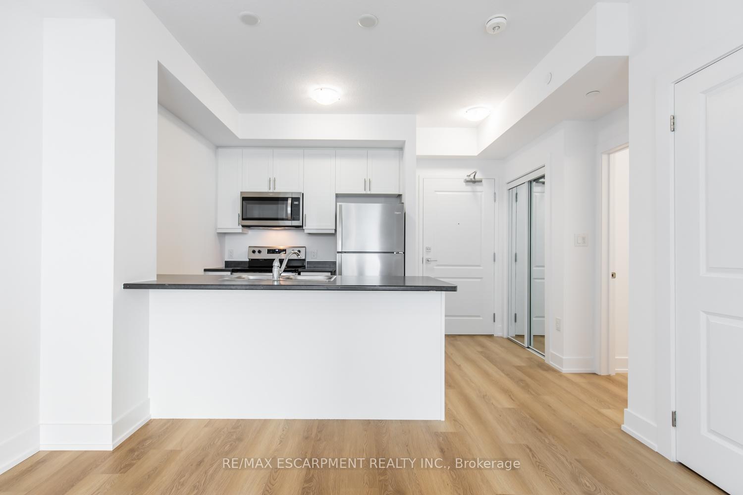 Photo 3 of Unit 424, 470 Dundas Street E, Hamilton, Waterdown — HOMEH
