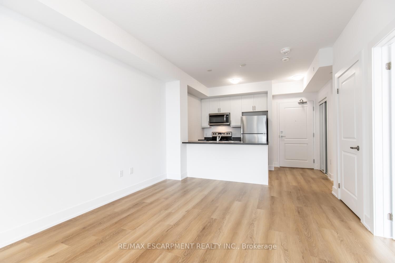 Photo 4 of Unit 424, 470 Dundas Street E, Hamilton, Waterdown — HOMEH