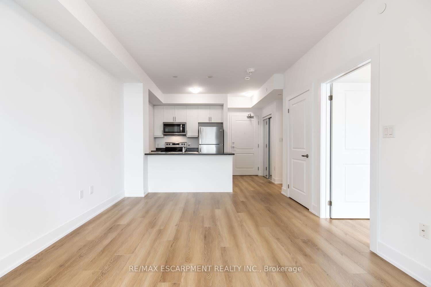 Photo 9 of Unit 424, 470 Dundas Street E, Hamilton, Waterdown — HOMEH