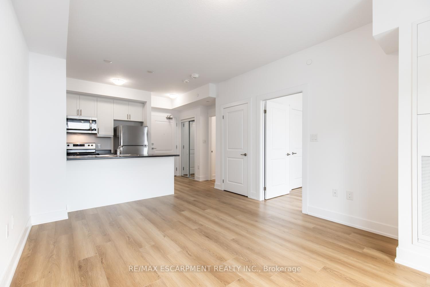 Photo 6 of Unit 424, 470 Dundas Street E, Hamilton, Waterdown — HOMEH