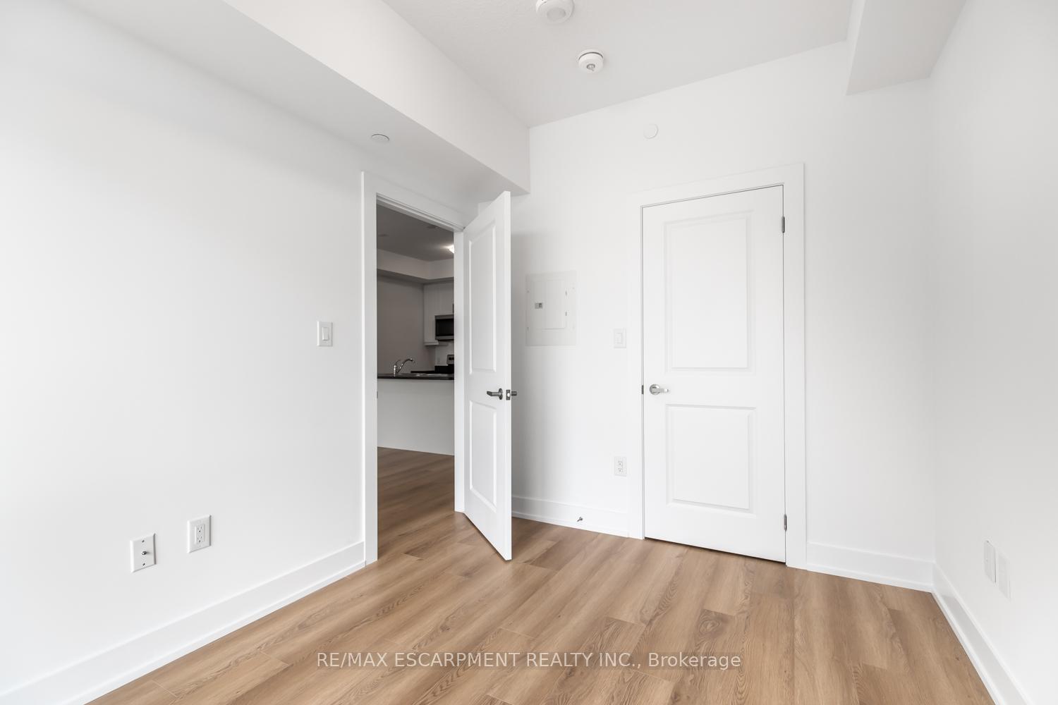 Photo 10 of Unit 424, 470 Dundas Street E, Hamilton, Waterdown — HOMEH