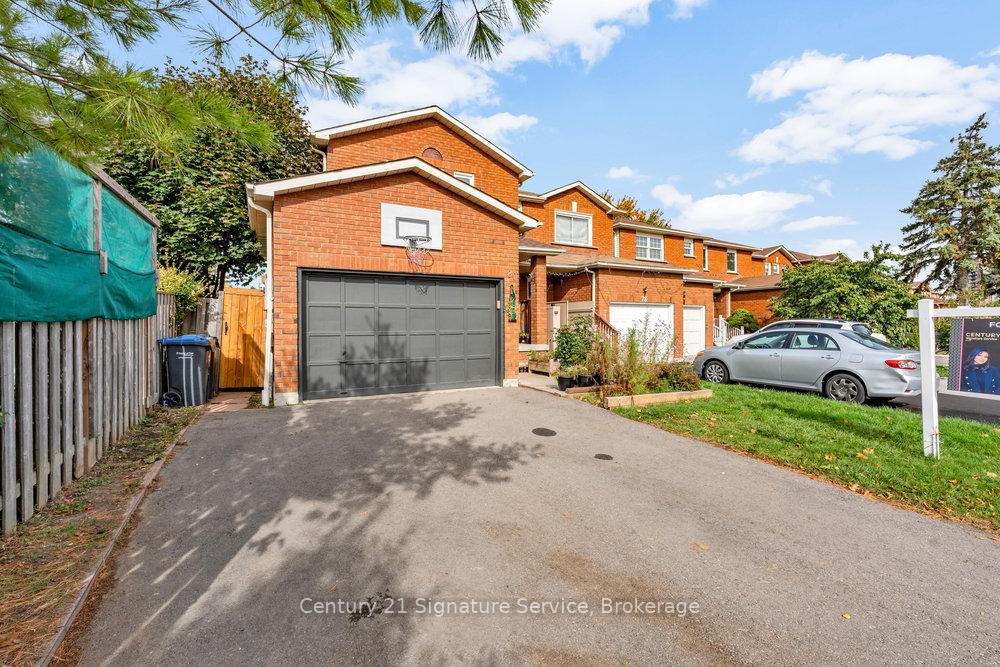 Photo 4 of 80 Dutch Crescent, Brampton, Fletcher's Creek South — HOMEH