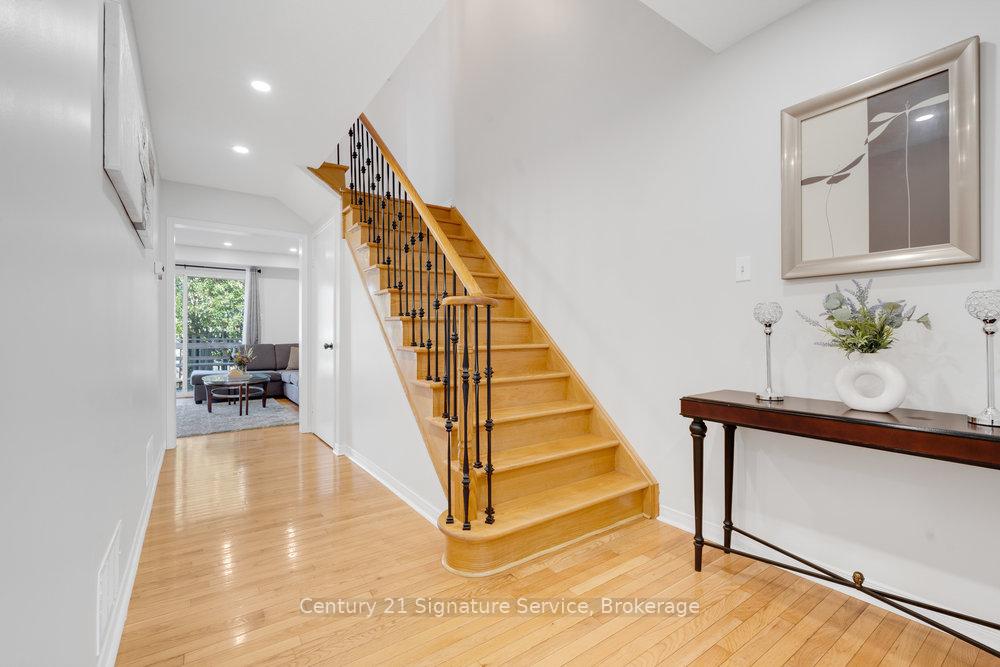 Photo 3 of 80 Dutch Crescent, Brampton, Fletcher's Creek South — HOMEH