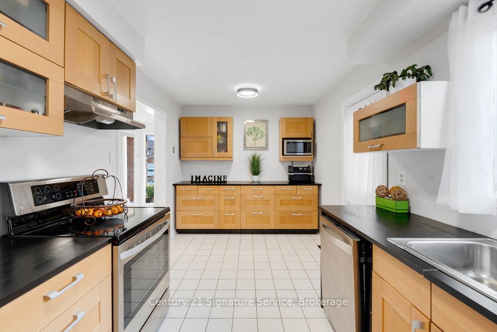 Photo 6 of 80 Dutch Crescent, Brampton, Fletcher's Creek South — HOMEH
