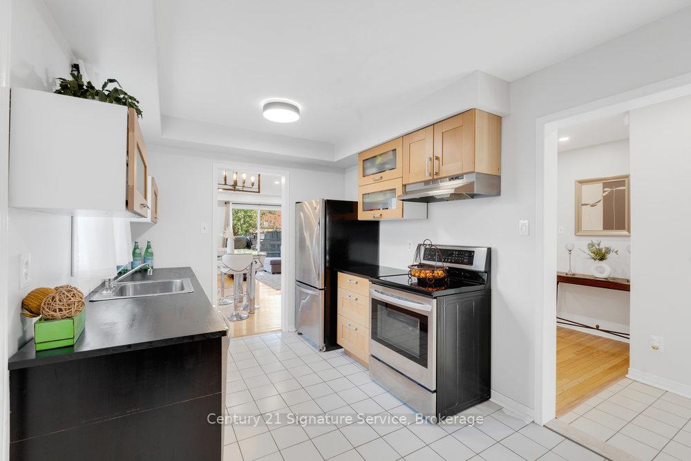 Photo 5 of 80 Dutch Crescent, Brampton, Fletcher's Creek South — HOMEH