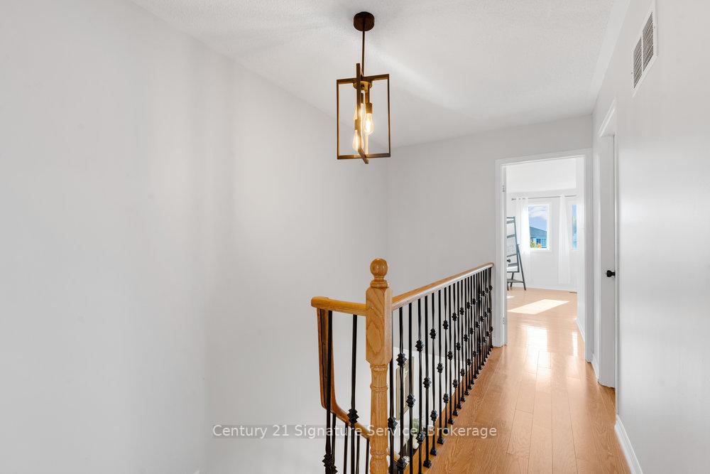 Photo 16 of 80 Dutch Crescent, Brampton, Fletcher's Creek South — HOMEH