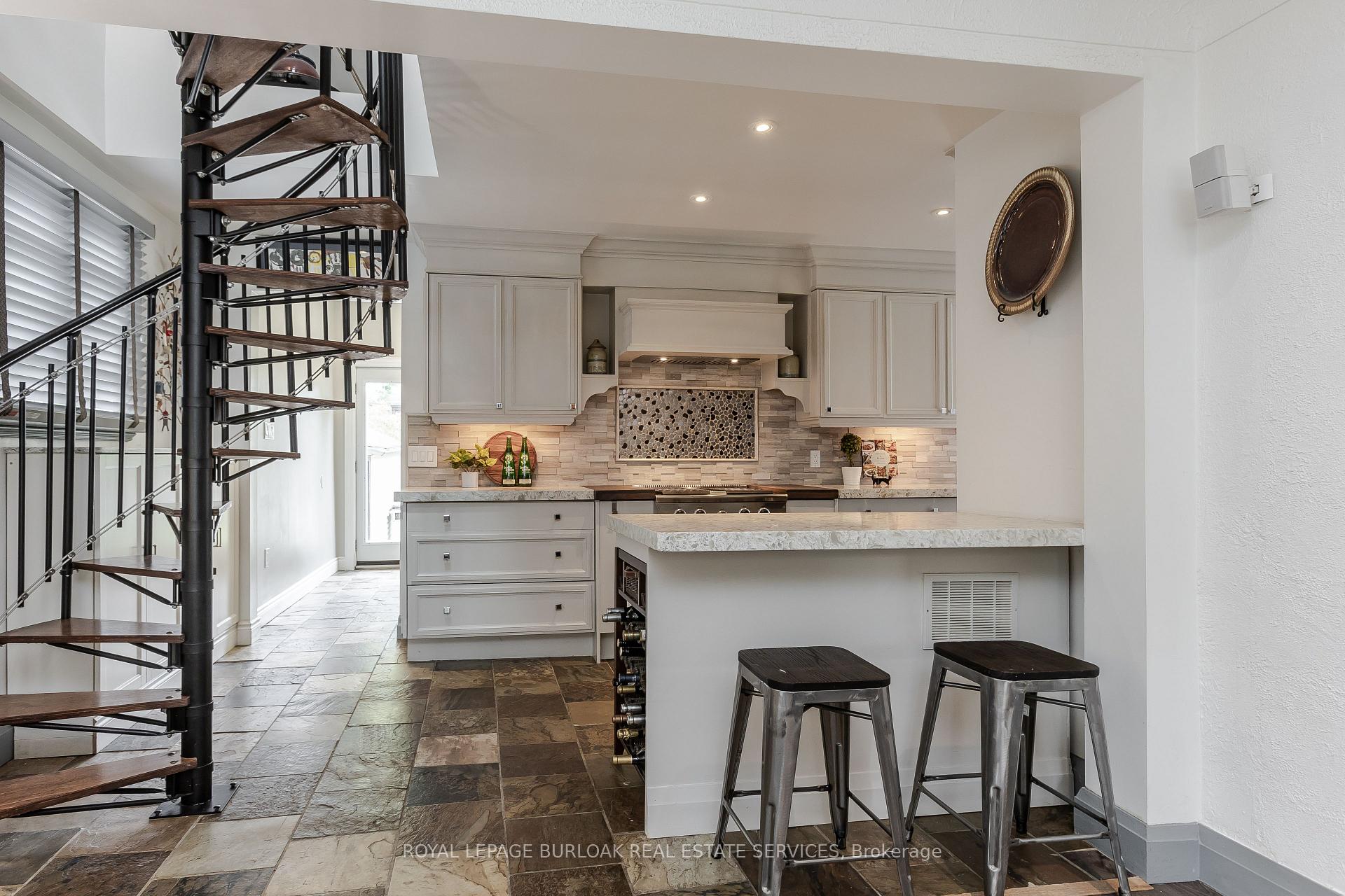 Photo 2 of 1041 Plains View Avenue, Burlington, Bayview — HOMEH