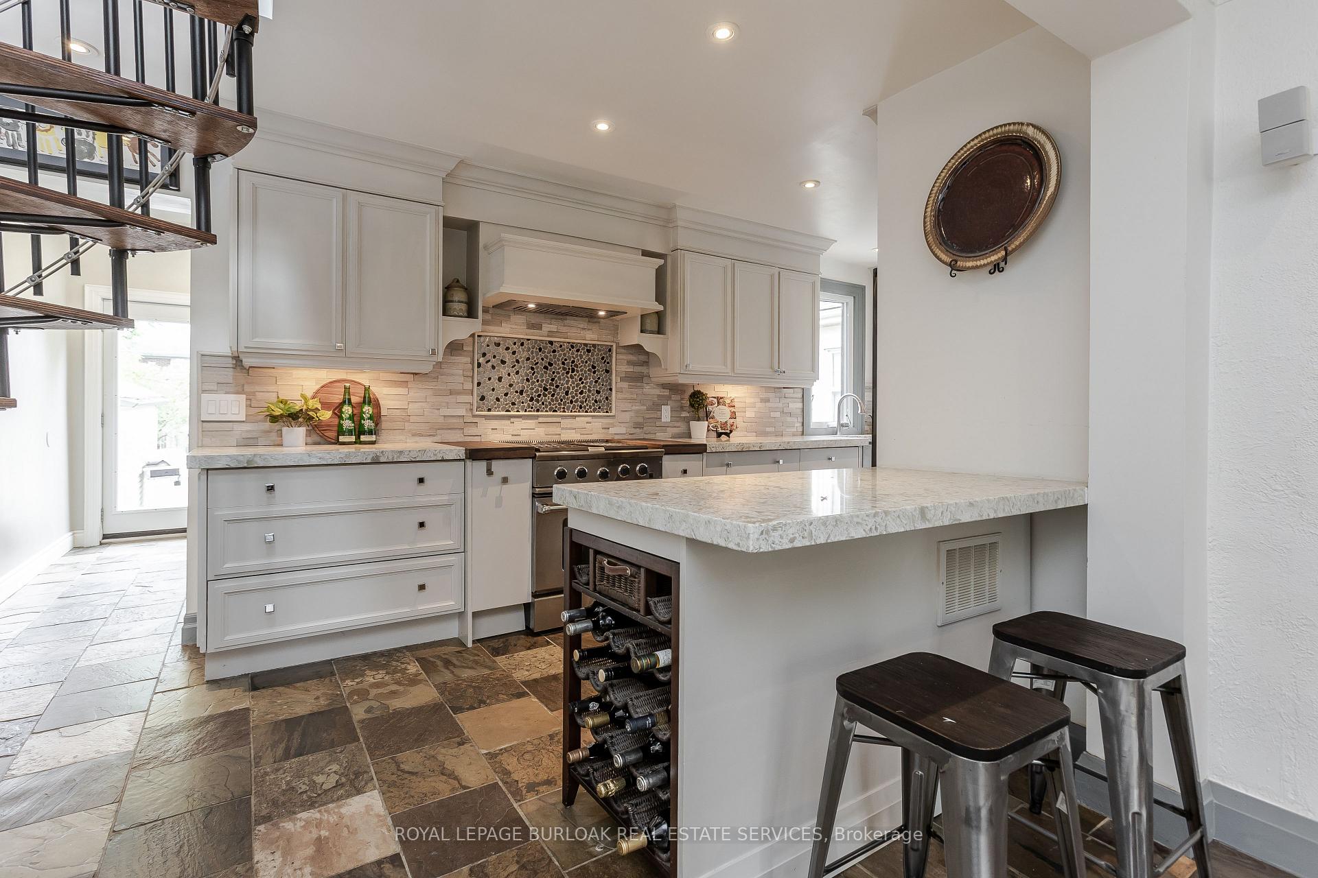Photo 3 of 1041 Plains View Avenue, Burlington, Bayview — HOMEH