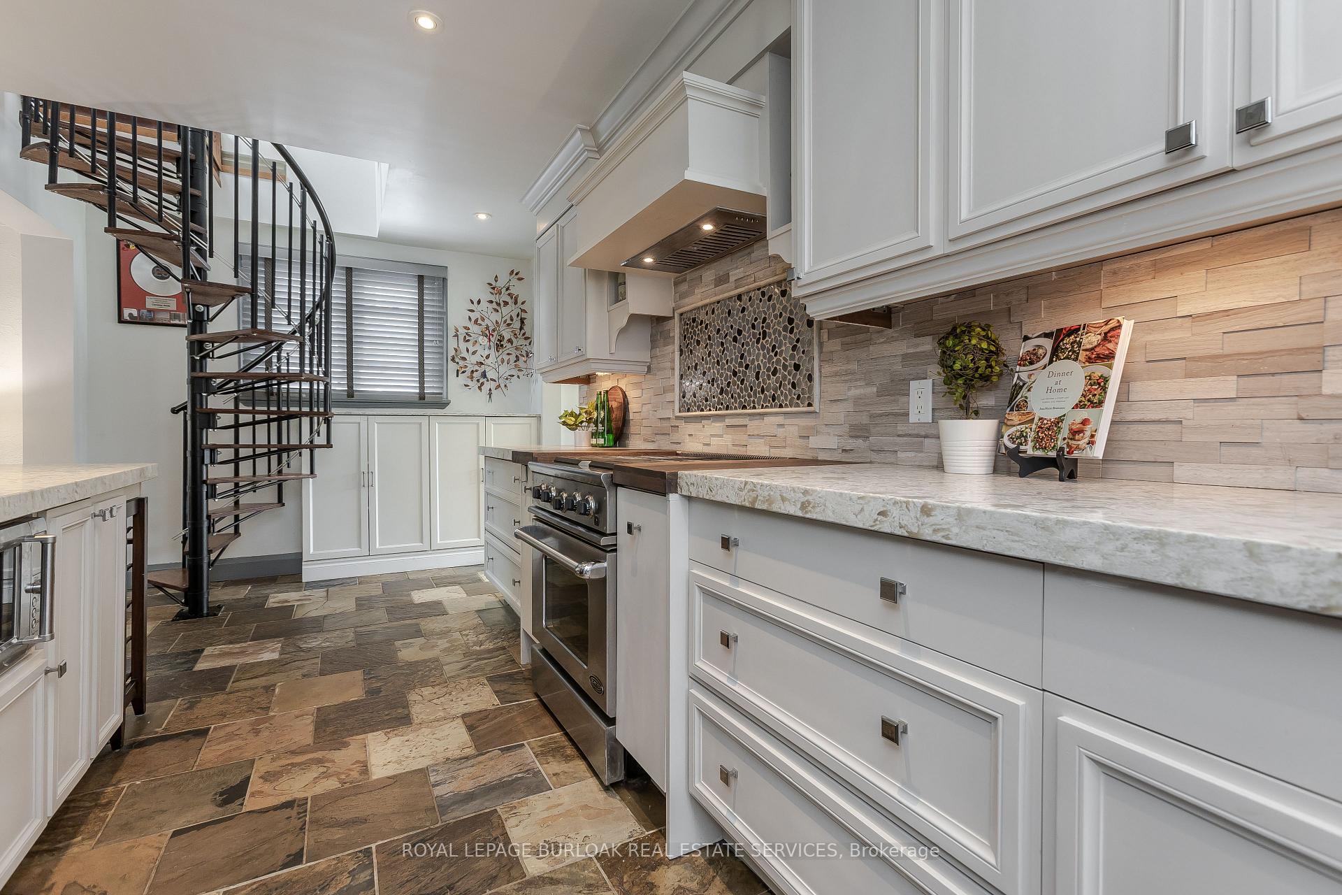 Photo 4 of 1041 Plains View Avenue, Burlington, Bayview — HOMEH